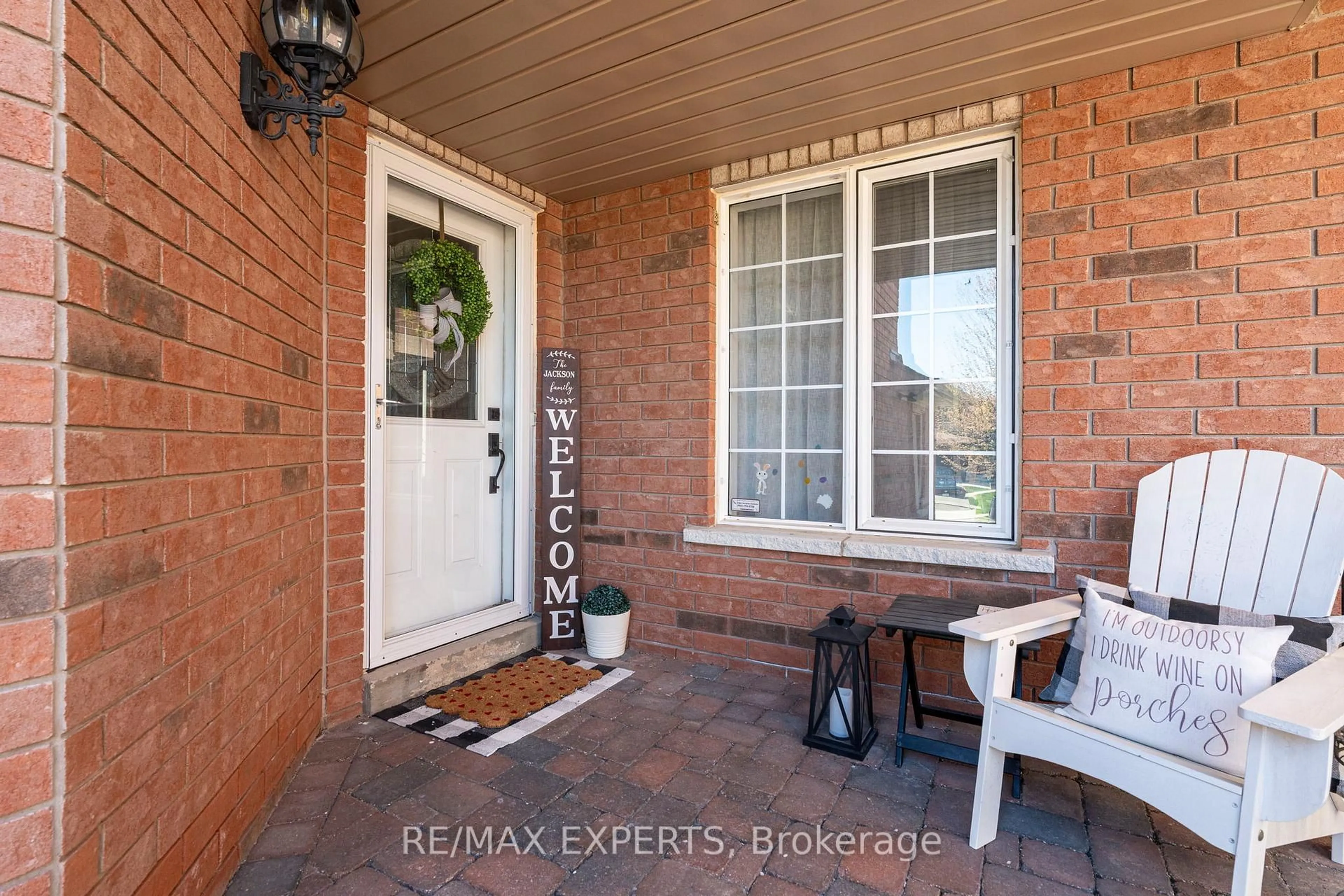 Indoor entryway for 28 Crestridge Dr, Caledon Ontario L7E 2T7