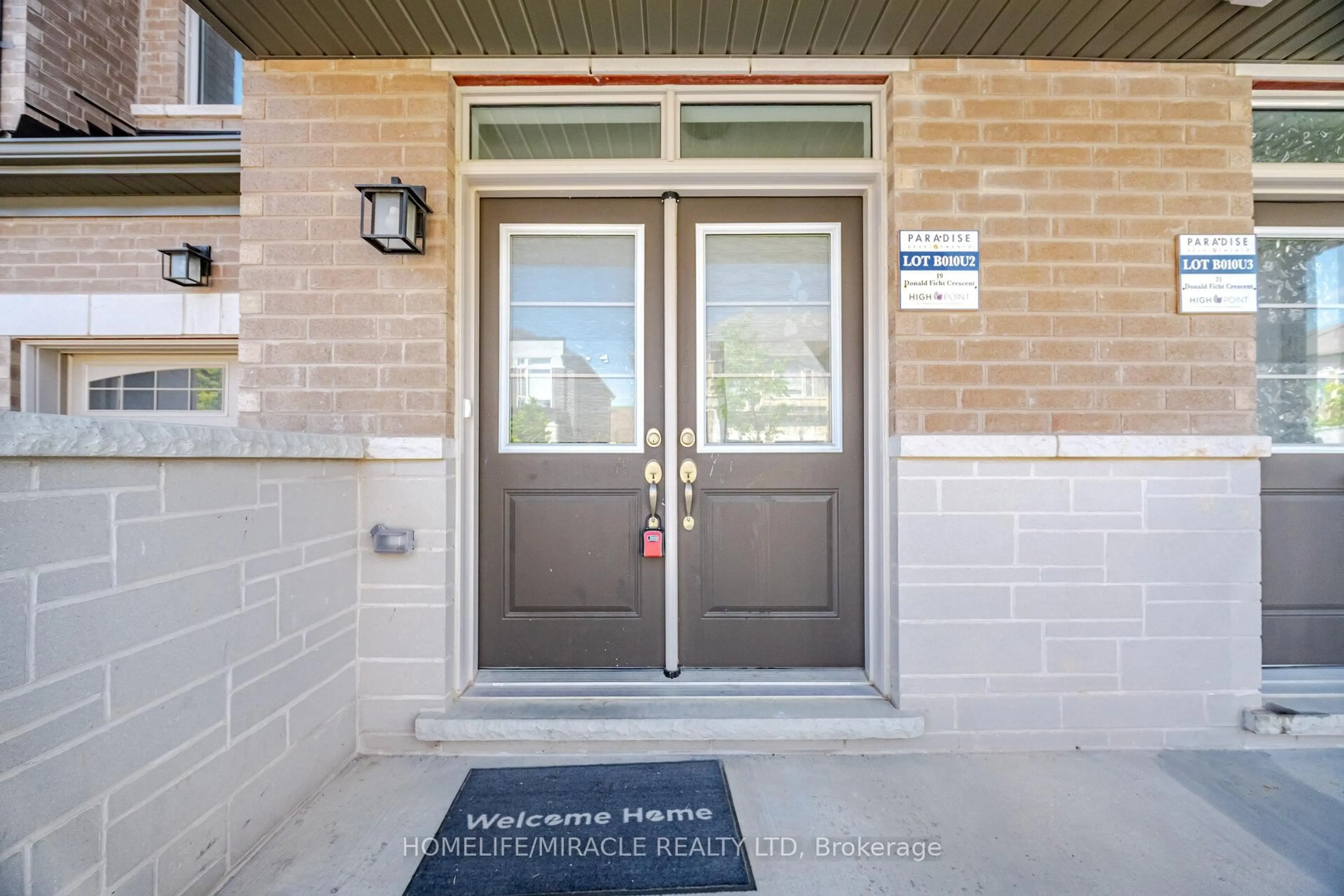 Indoor entryway for 19 Donald Ficht Cres, Brampton Ontario L9Z 1E1