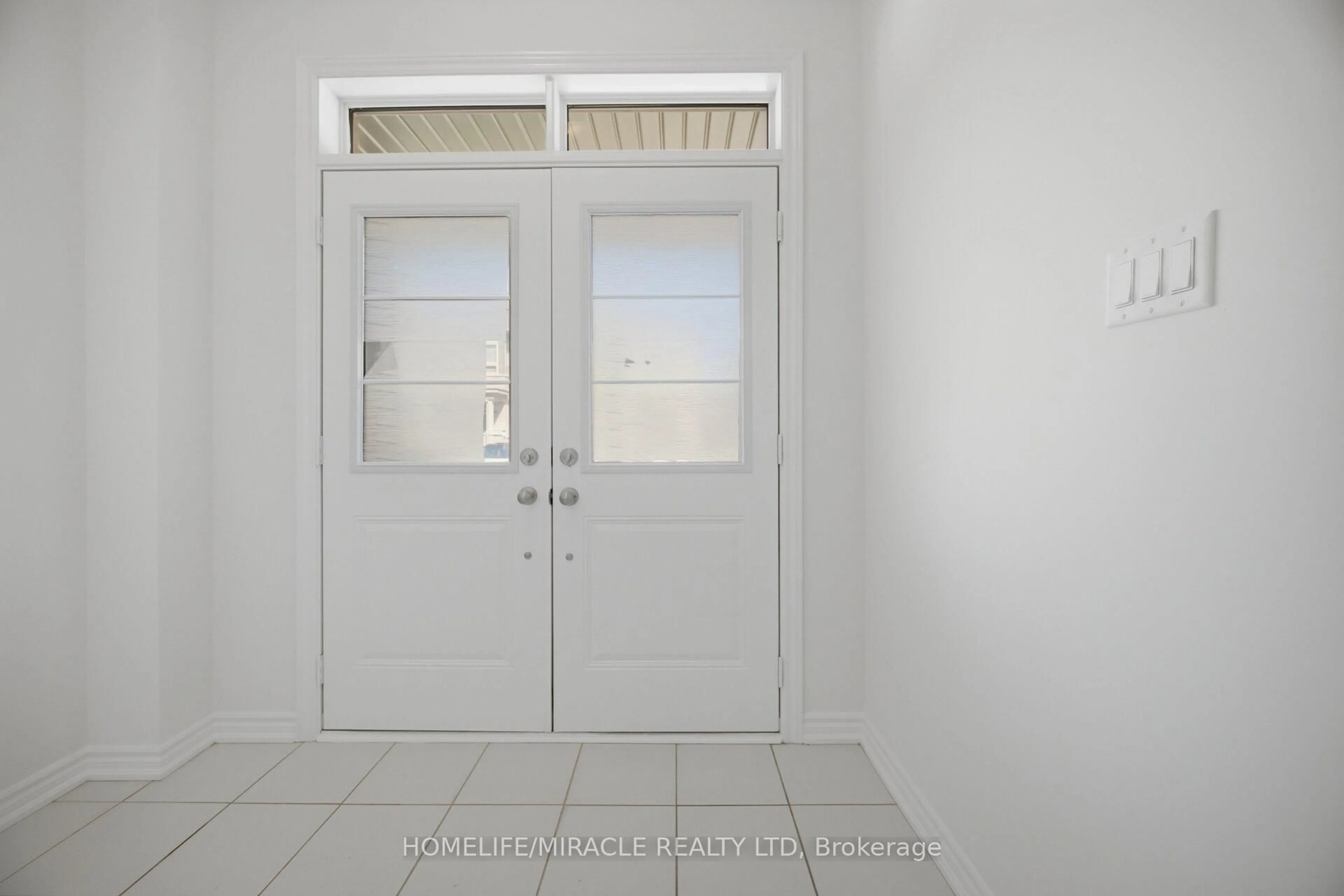Indoor entryway for 19 Donald Ficht Cres, Brampton Ontario L9Z 1E1