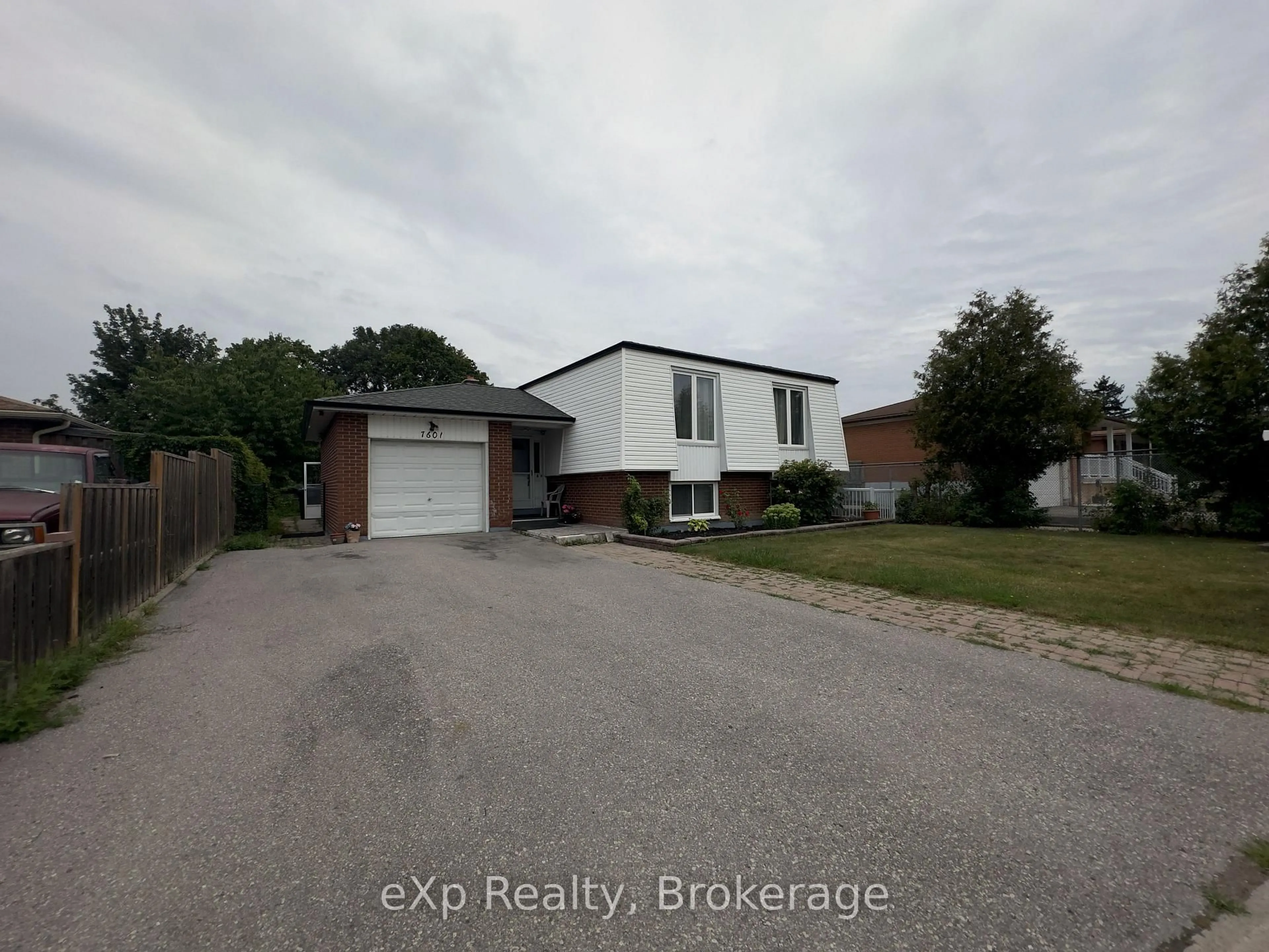 Unknown for 7601 Lockington Cres, Mississauga Ontario L4T 2V6