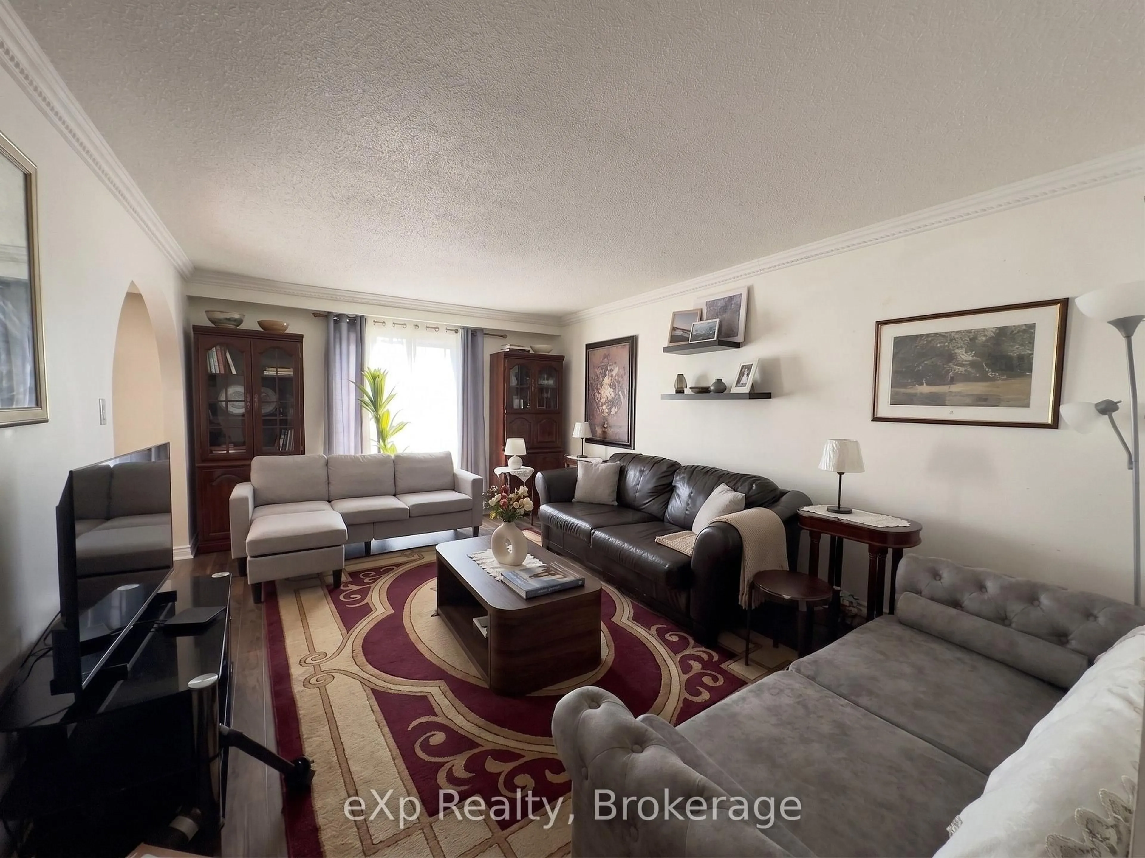 Living room with furniture, floor is not visible for 7601 Lockington Cres, Mississauga Ontario L4T 2V6