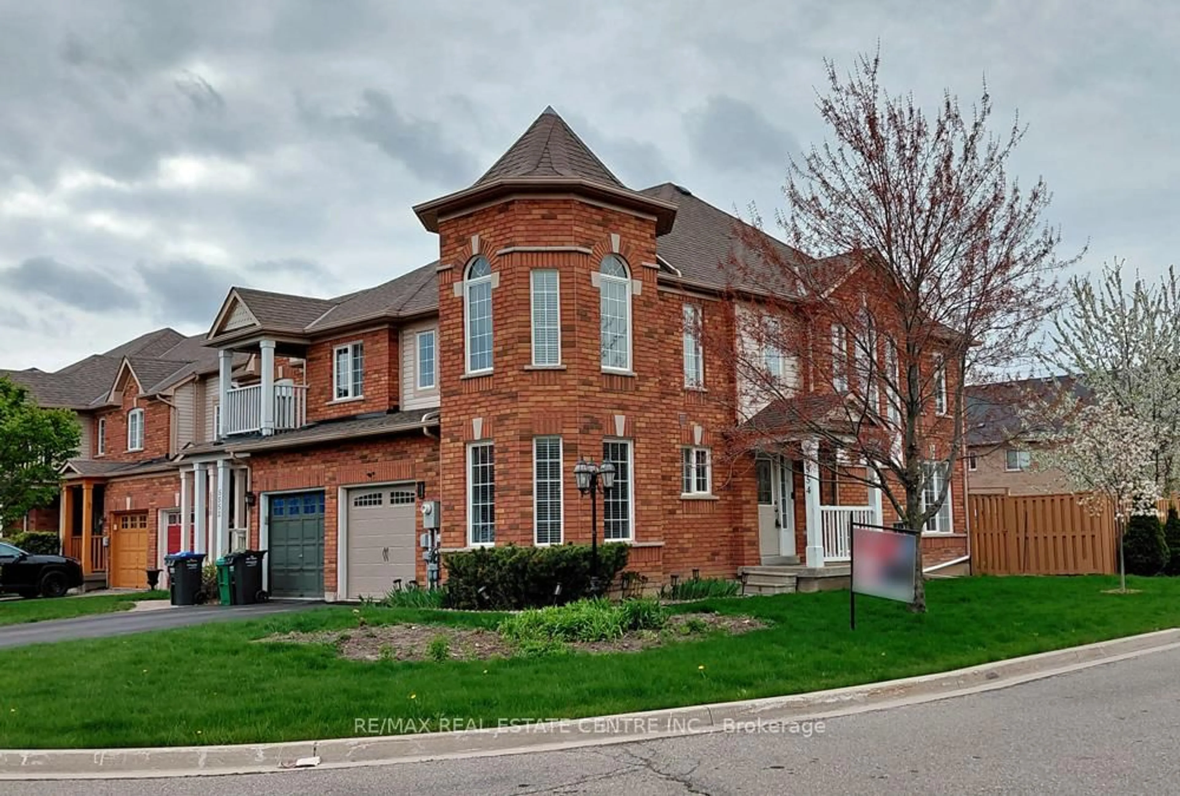 Home with brick exterior material, street for 5554 Linwell Pl, Mississauga Ontario L5M 6L7