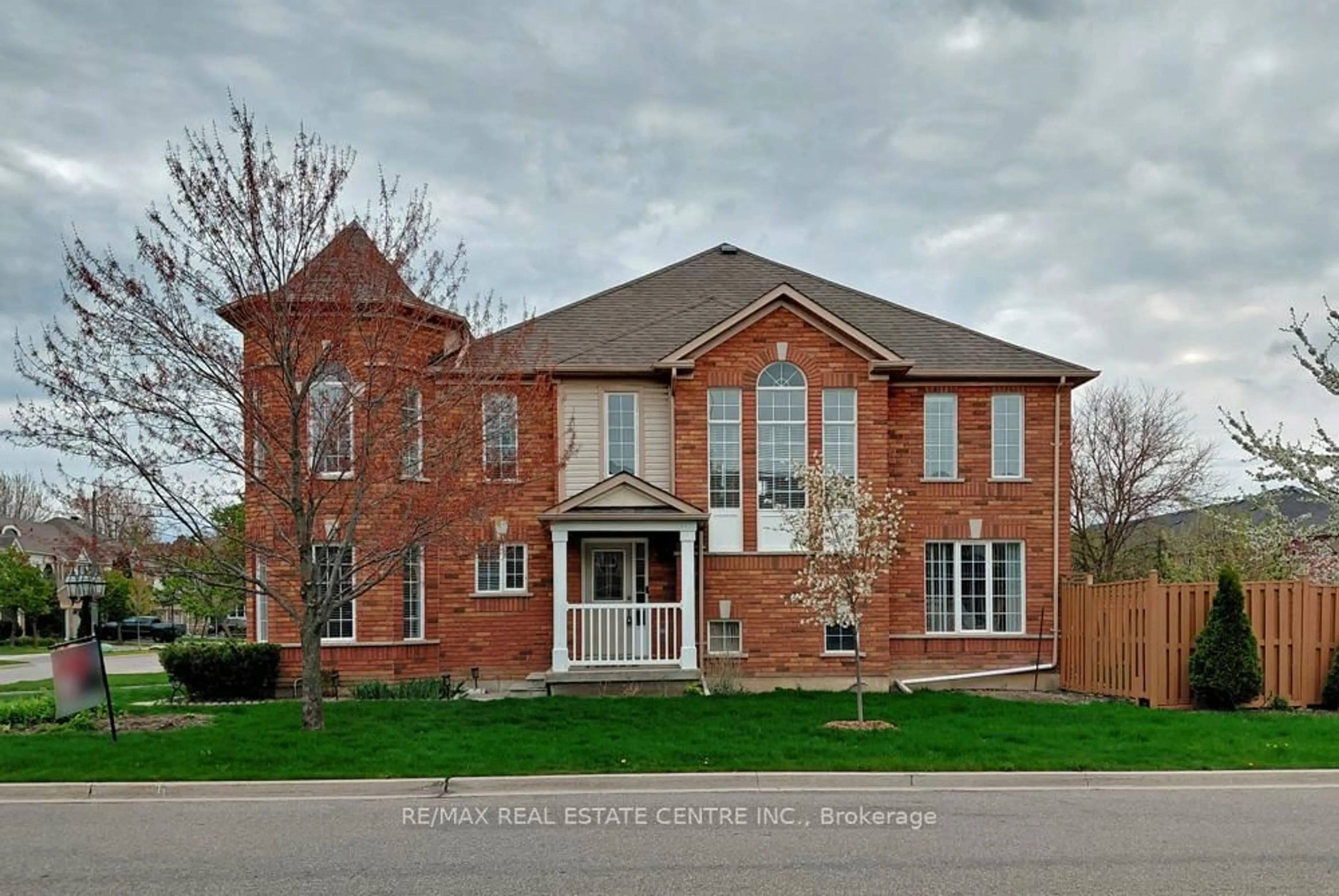 Home with brick exterior material, street for 5554 Linwell Pl, Mississauga Ontario L5M 6L7