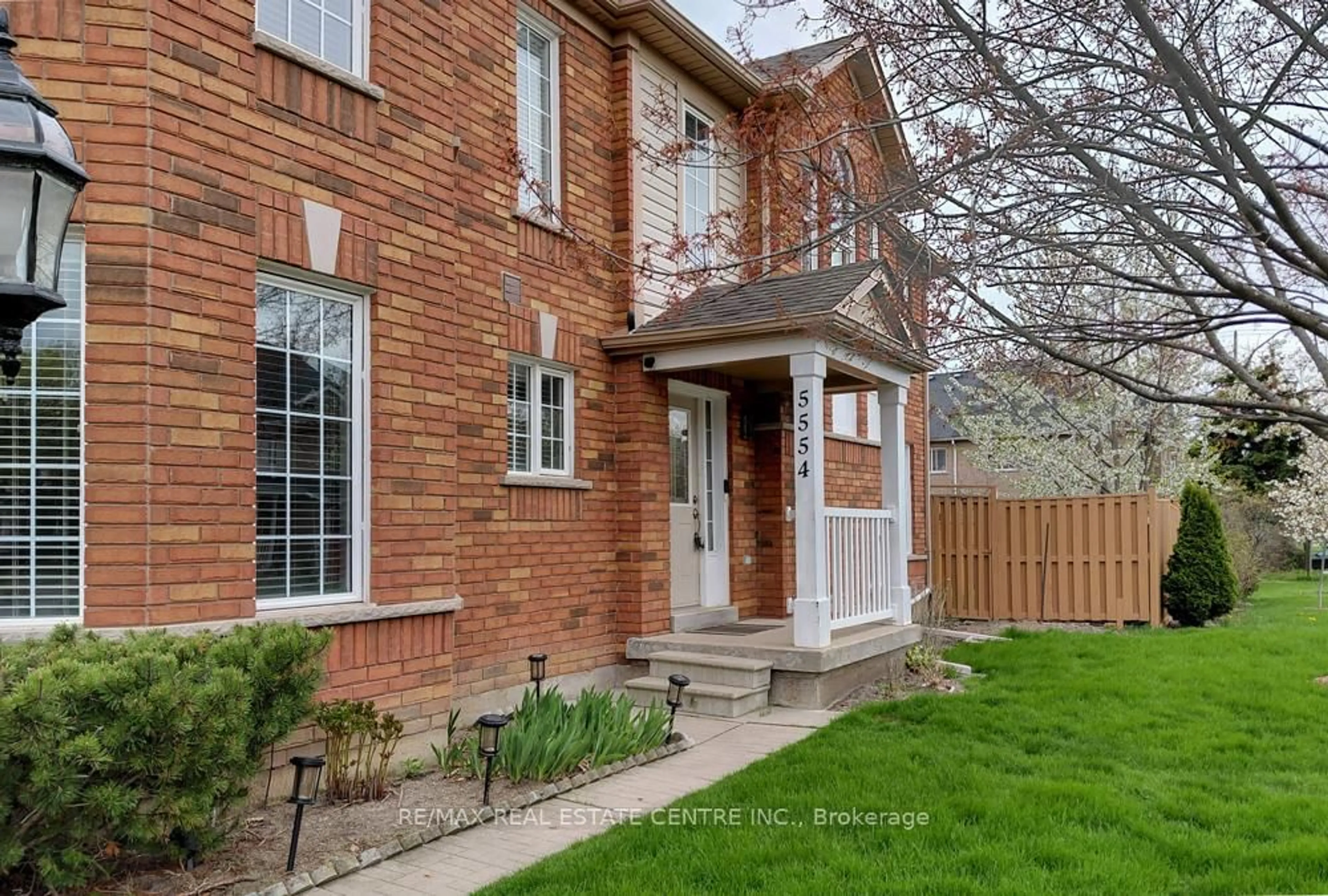 Home with brick exterior material, street for 5554 Linwell Pl, Mississauga Ontario L5M 6L7