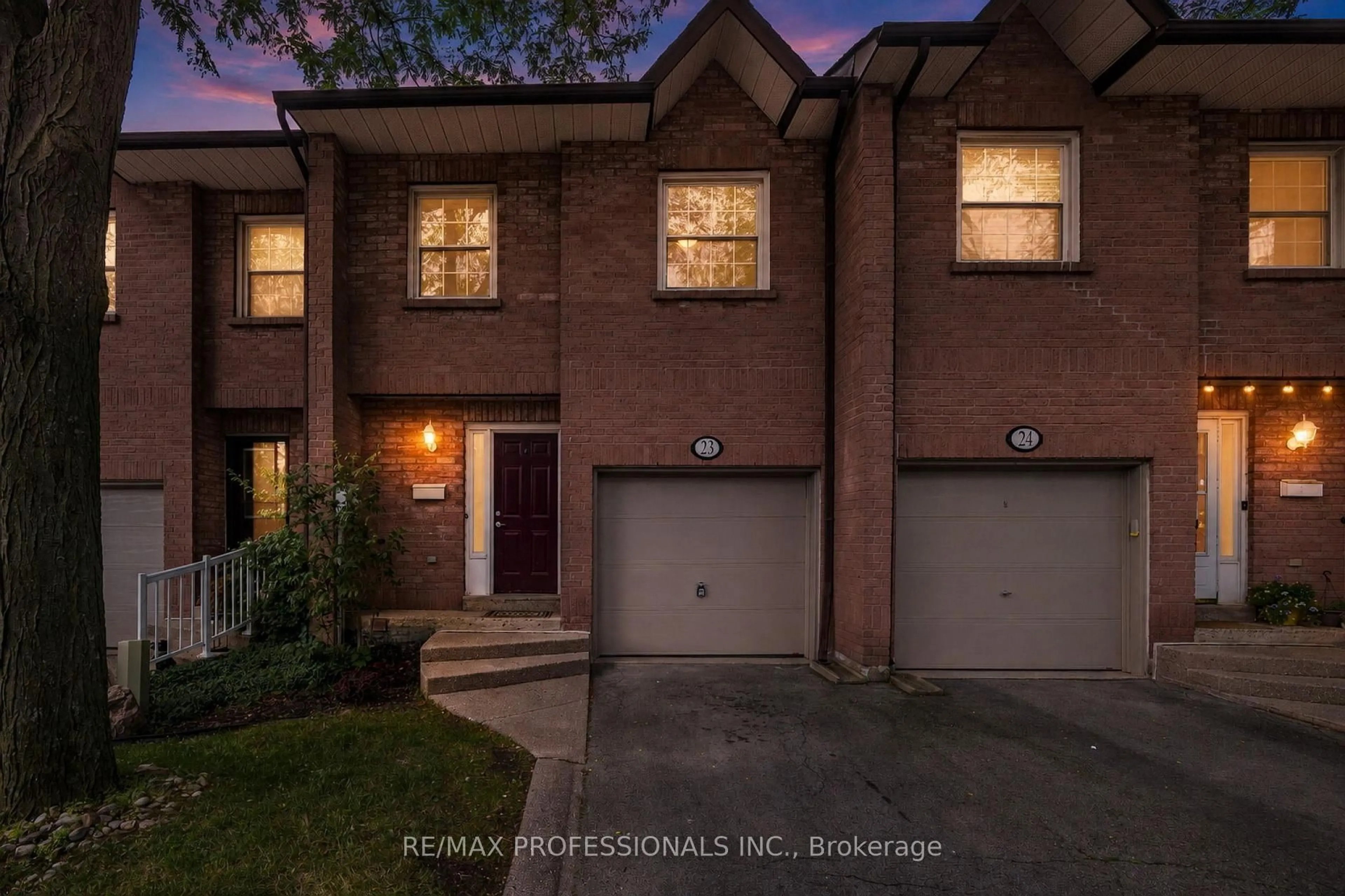 Home with brick exterior material, street for 2004 Glenada Cres #23, Oakville Ontario L6H 5P5