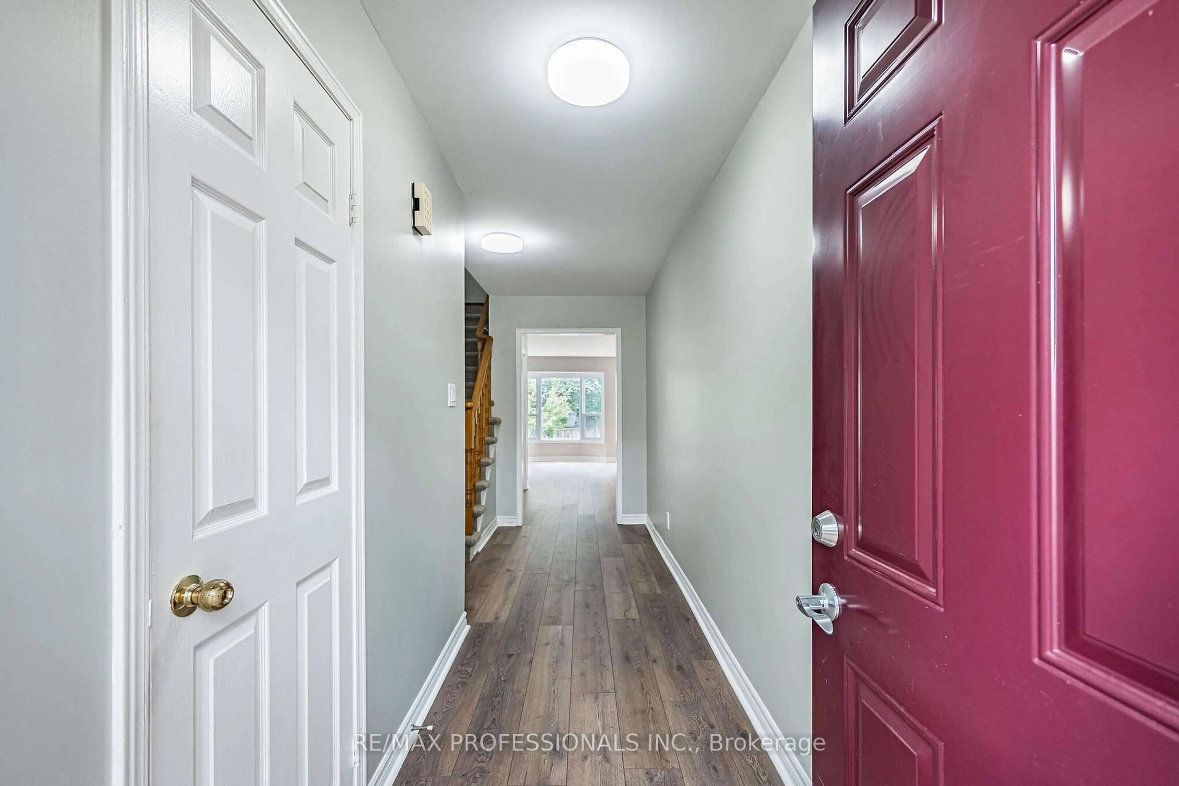 Indoor entryway for 2004 Glenada Cres #23, Oakville Ontario L6H 5P5