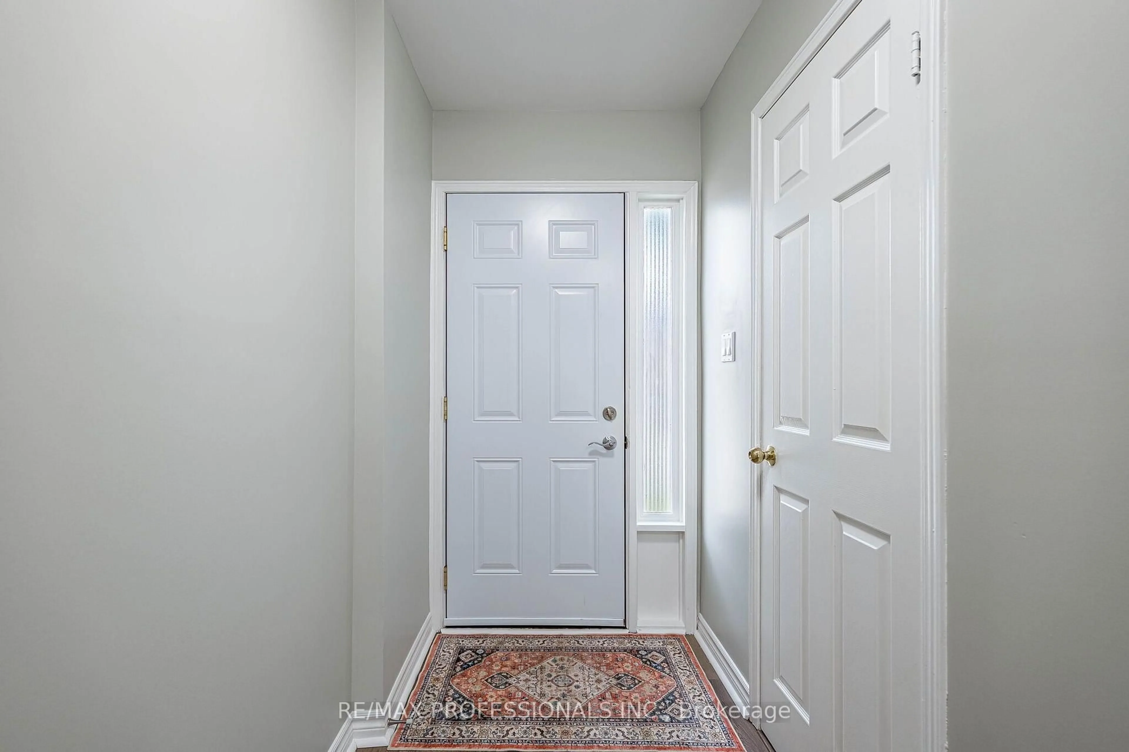Indoor entryway for 2004 Glenada Cres #23, Oakville Ontario L6H 5P5