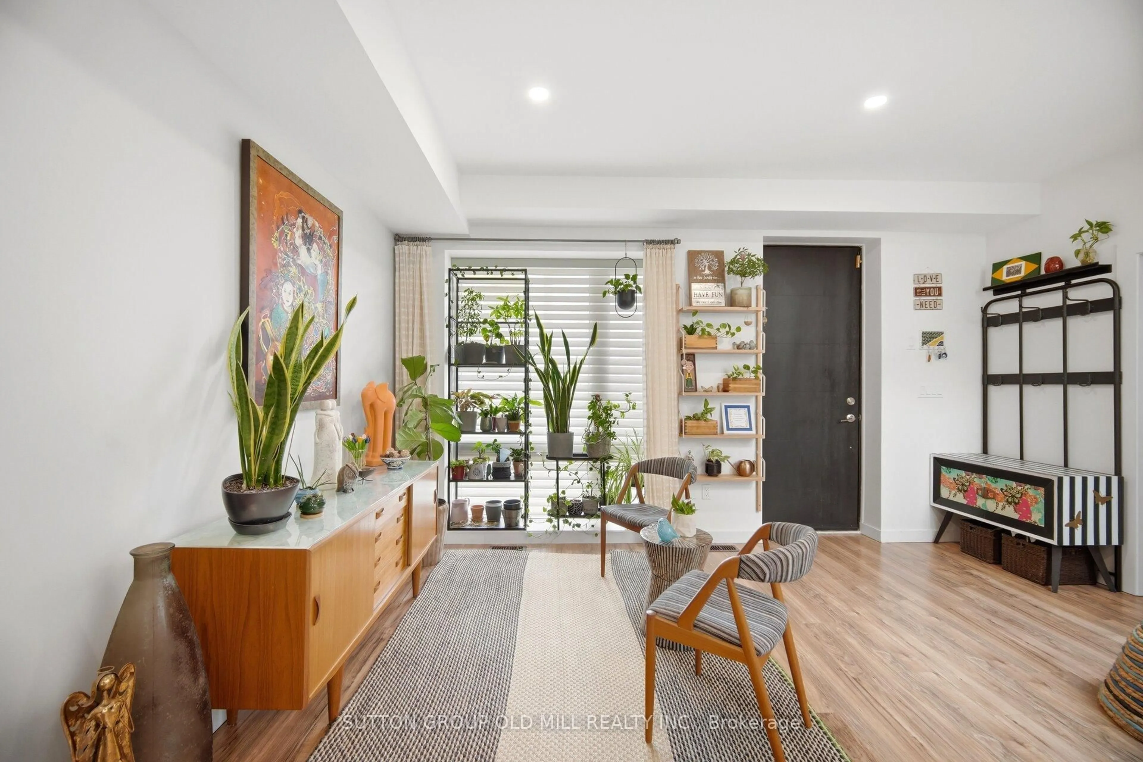 Indoor entryway for 38 Algoma St, Toronto Ontario M8Y 1C3