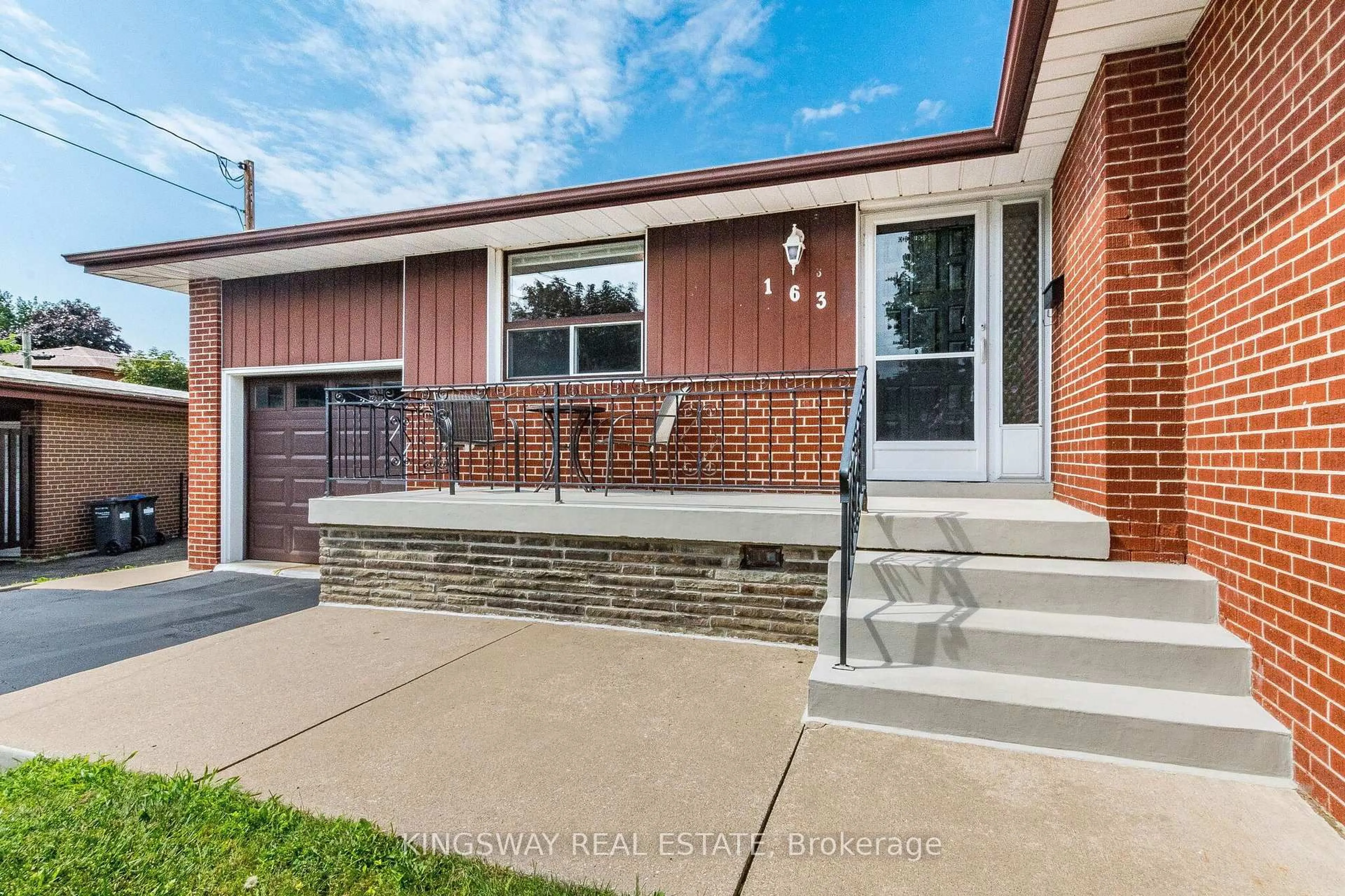 Home with brick exterior material, street for 163 Floradale Dr, Mississauga Ontario L5B 1G2