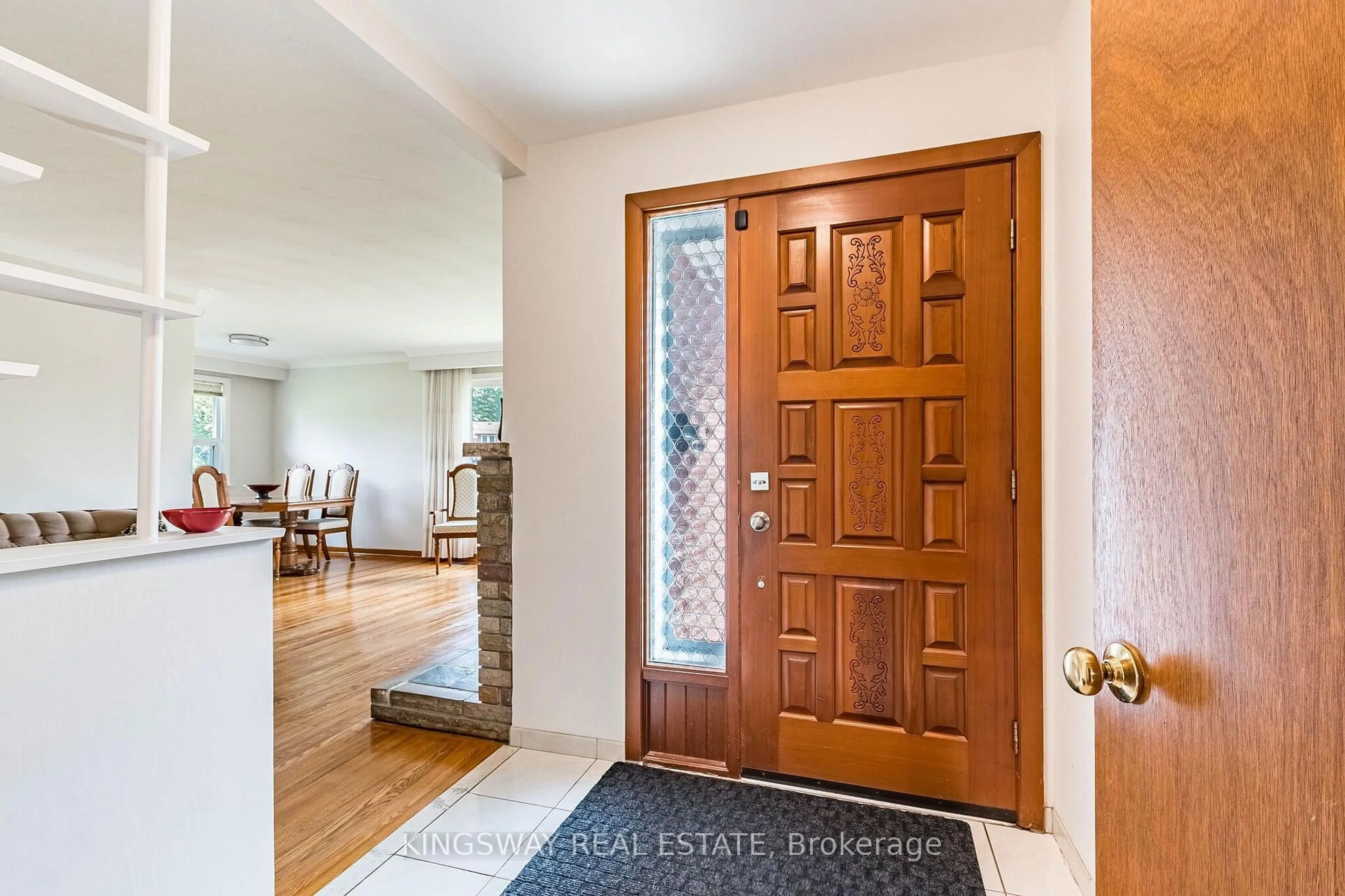 Indoor entryway for 163 Floradale Dr, Mississauga Ontario L5B 1G2