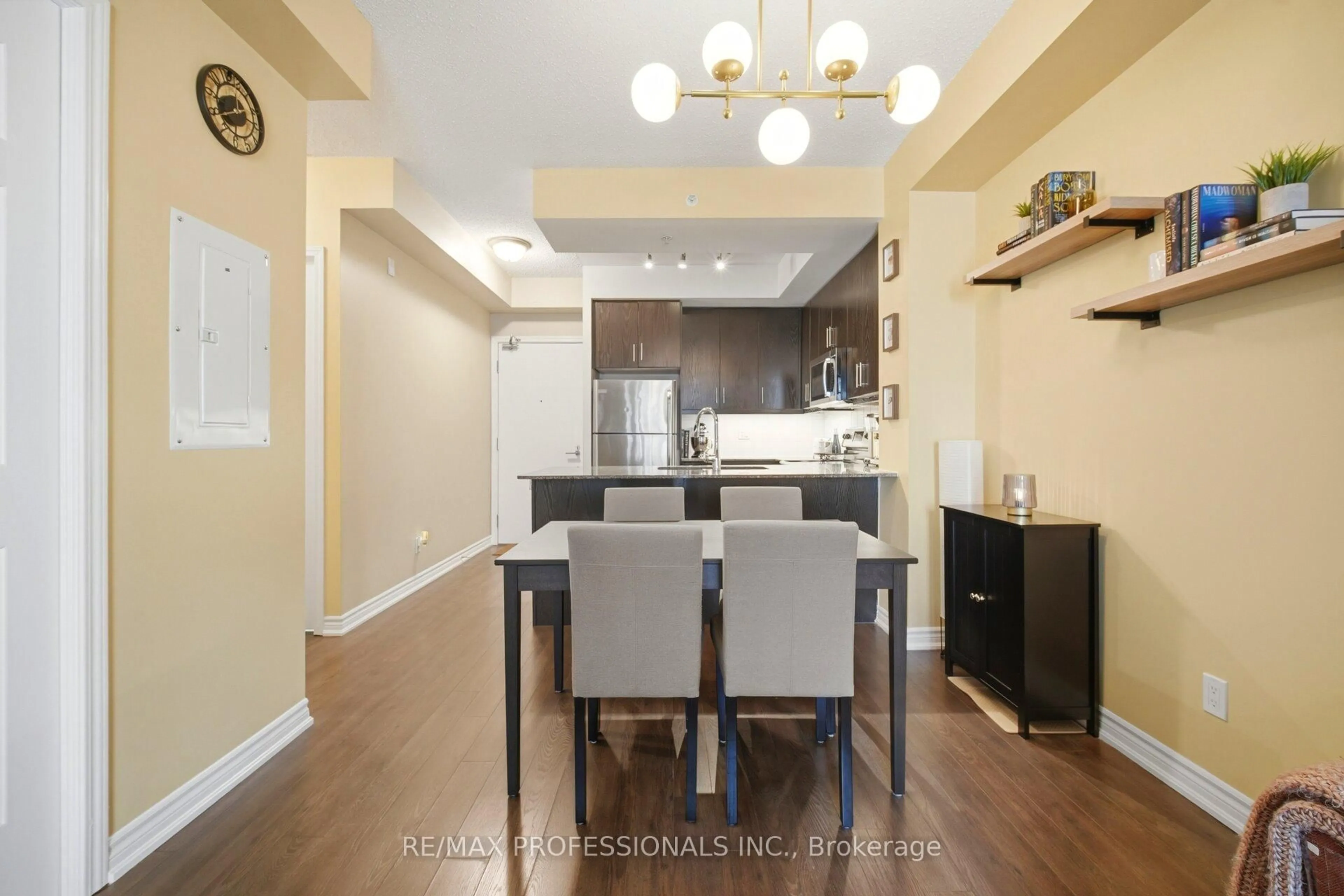 Open concept kitchen, wood/laminate floor for 15 James Finlay Way #922, Toronto Ontario M3M 0B3