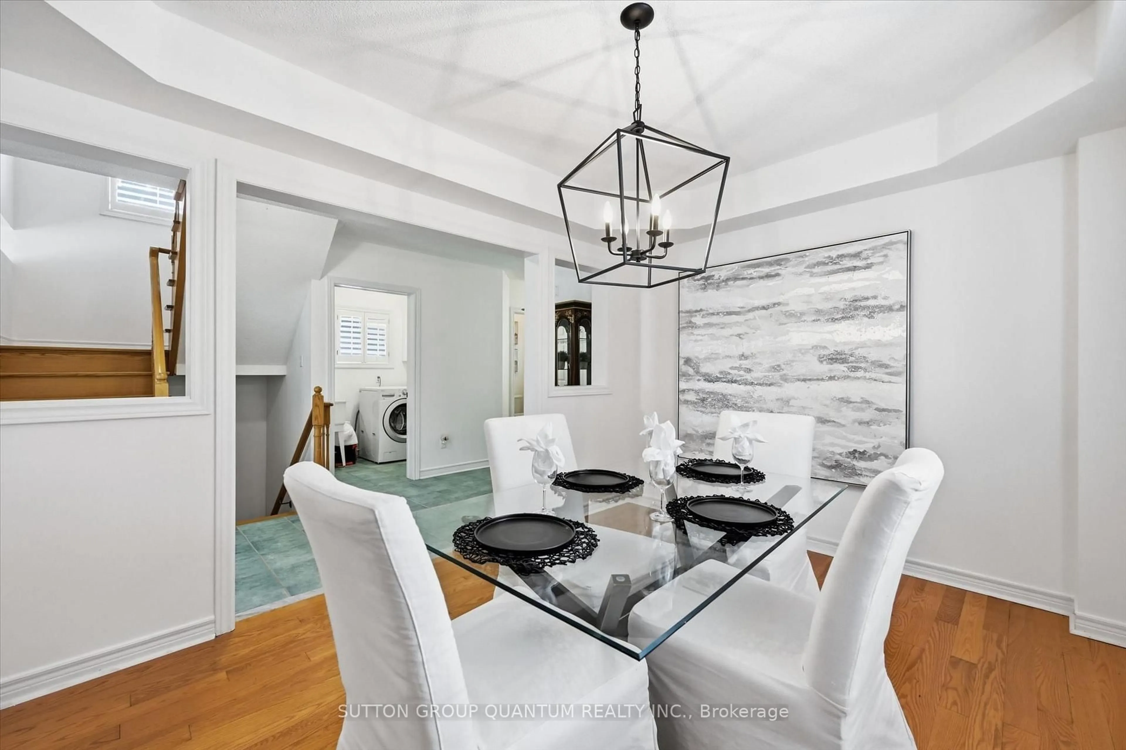 Dining room, ceramic/tile floor for 2092 Glenfield Rd, Oakville Ontario L6M 3S4