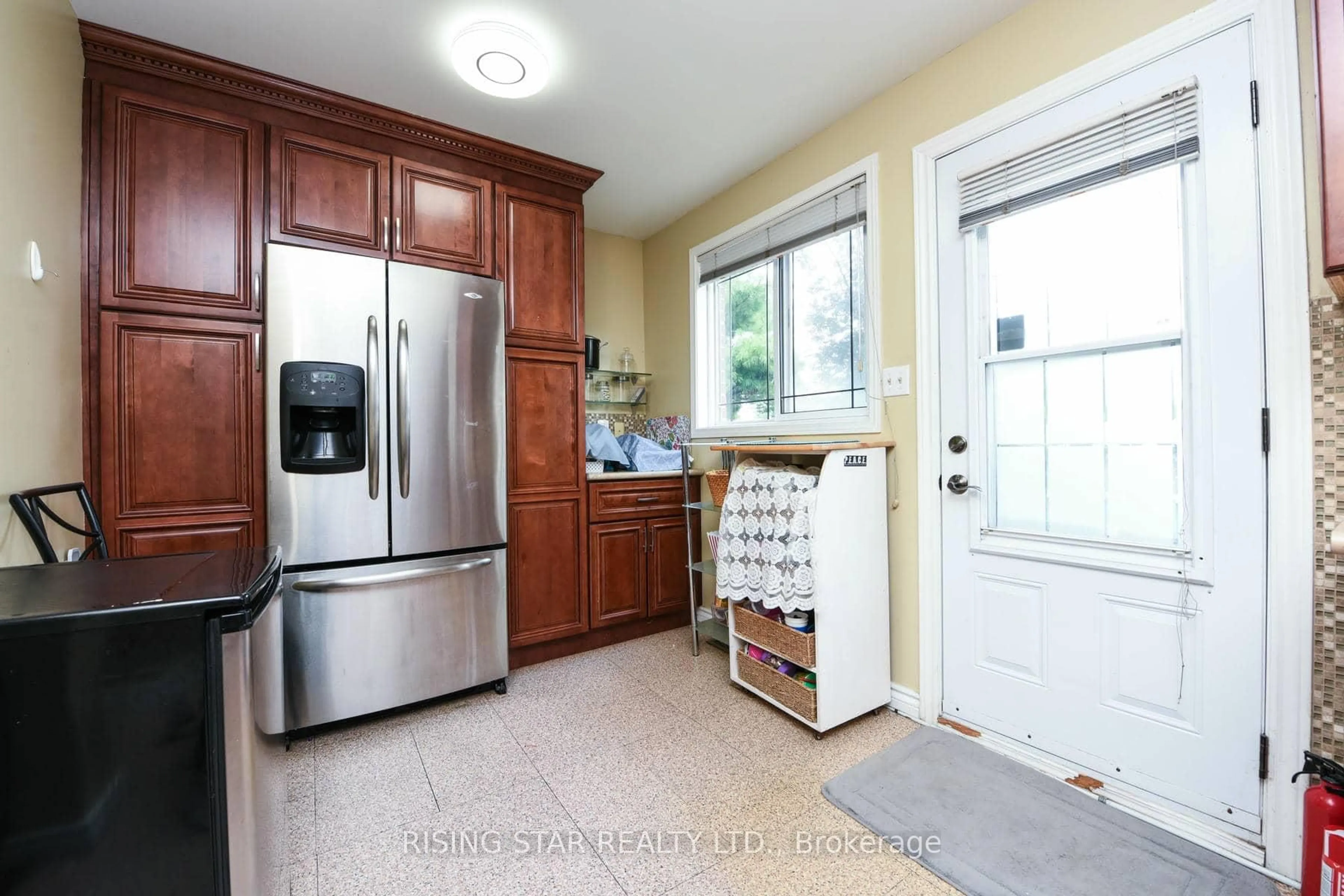 Unknown for 3295 Chipley Cres, Mississauga Ontario L4T 2E3