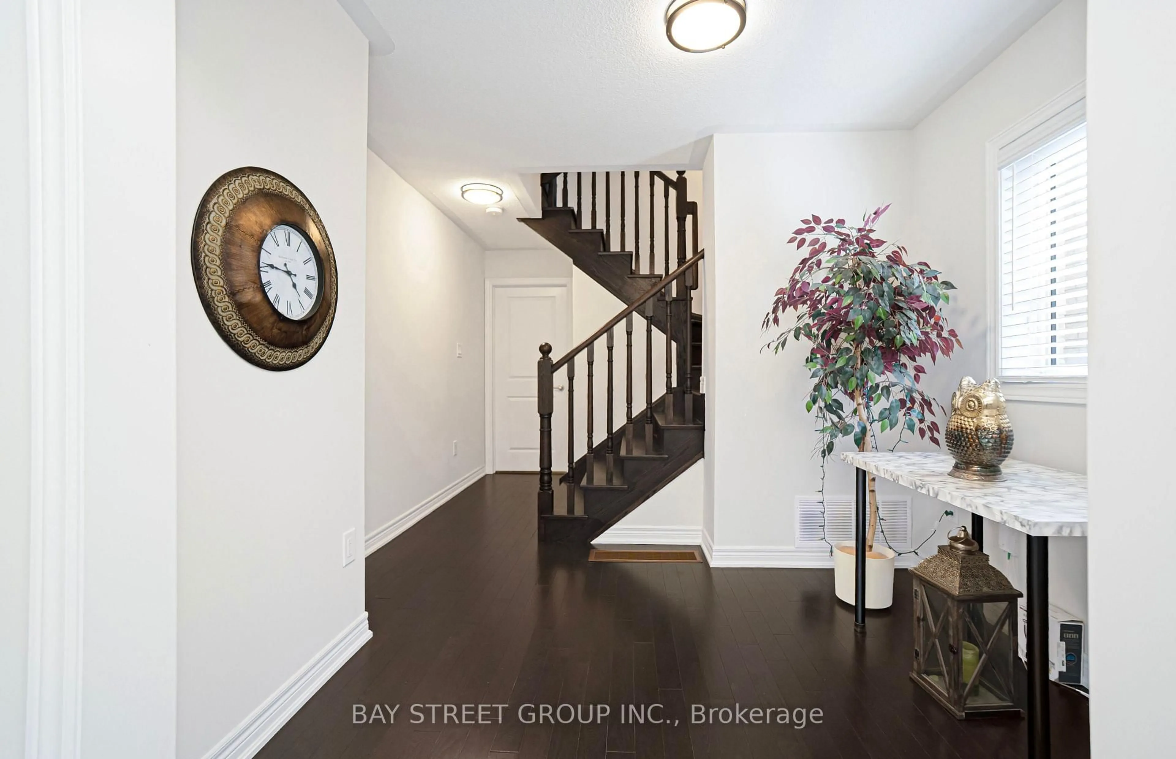 Indoor foyer for 53 Fruitvale Circ, Brampton Ontario L7A 5B9