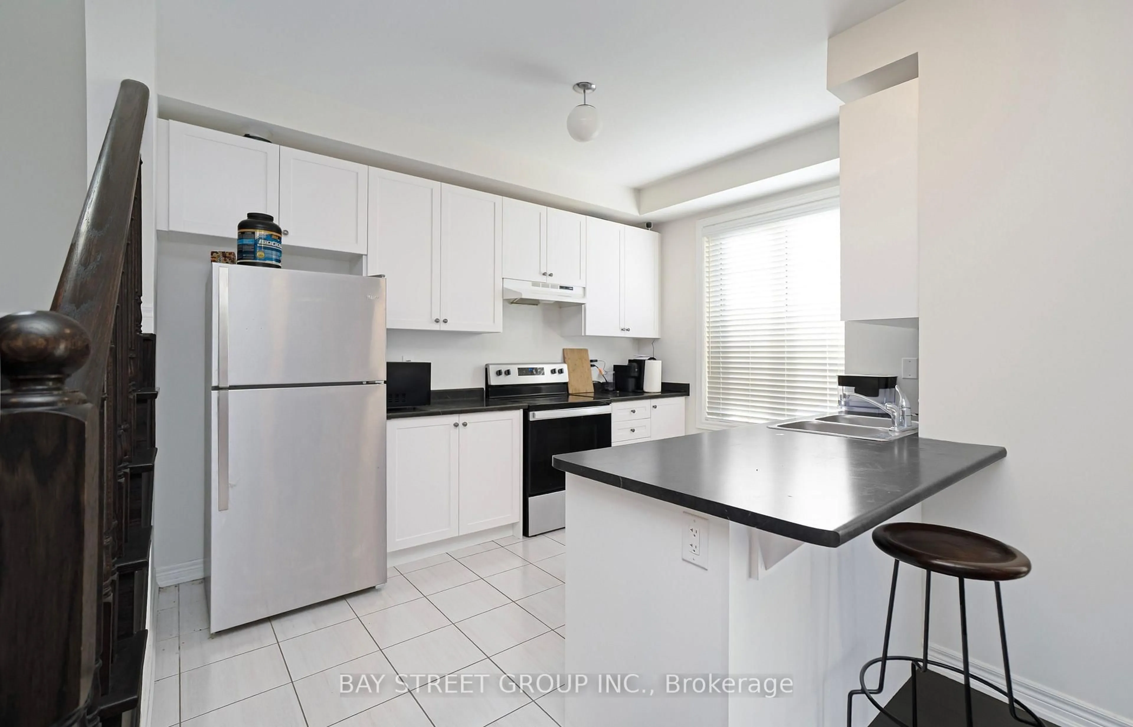 Standard kitchen, unknown for 53 Fruitvale Circ, Brampton Ontario L7A 5B9