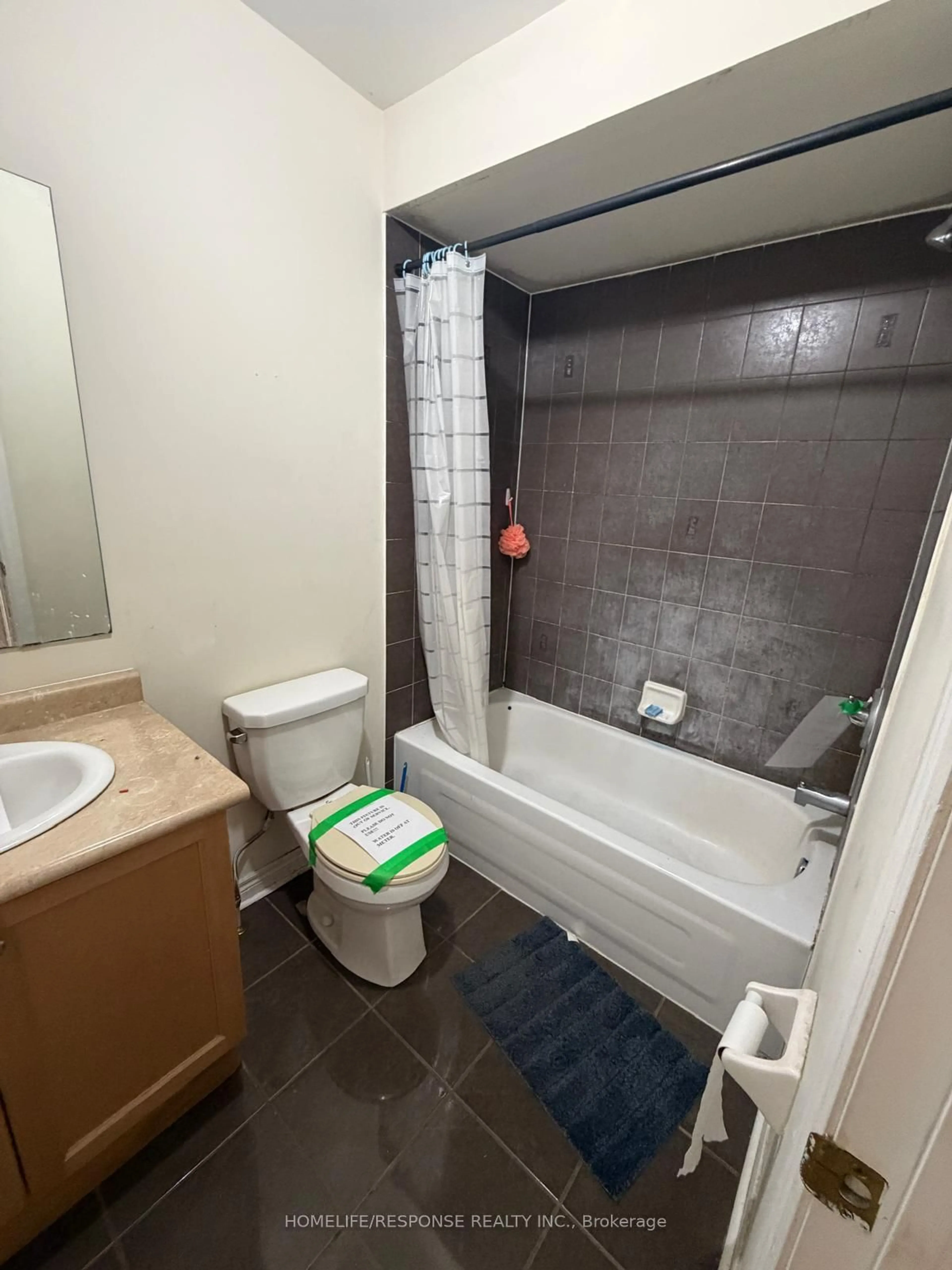 Standard bathroom, floor is not visible for 4694 CENTRETOWN Way, Mississauga Ontario L5R 0C9