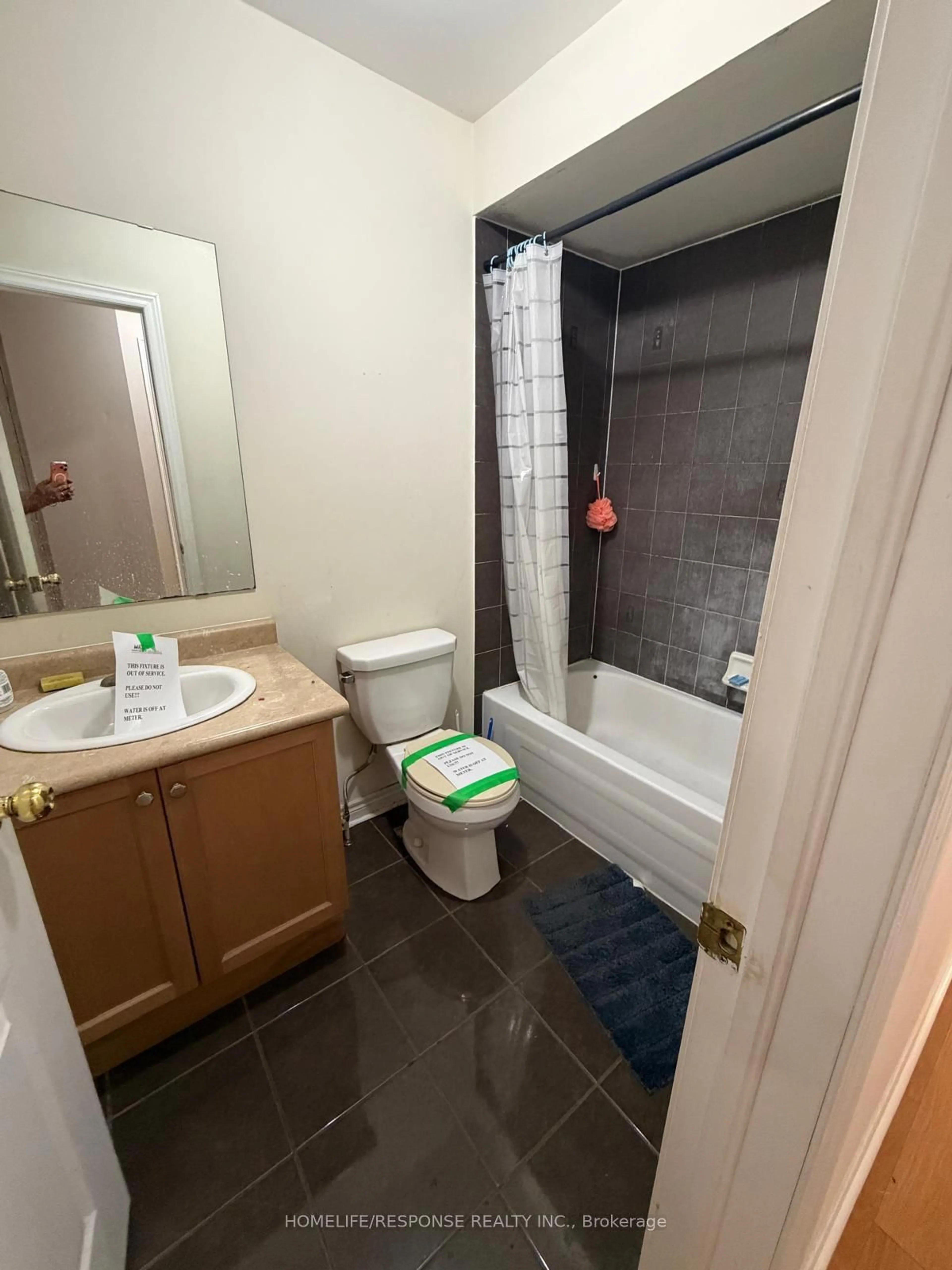 Standard bathroom, floor is not visible for 4694 CENTRETOWN Way, Mississauga Ontario L5R 0C9