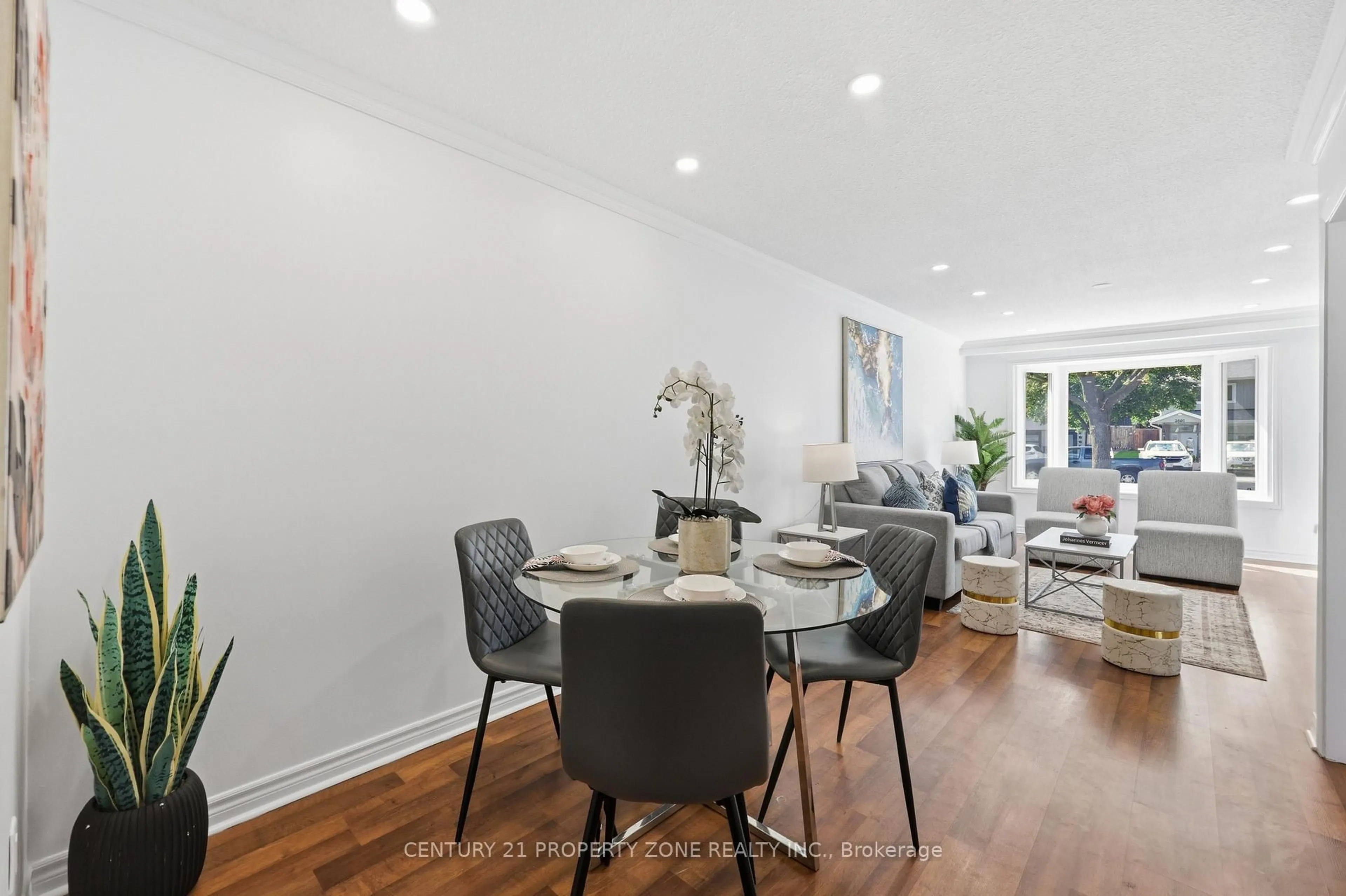 Dining room, wood/laminate floor for 2600 Lundene Rd, Mississauga Ontario L5J 1P8