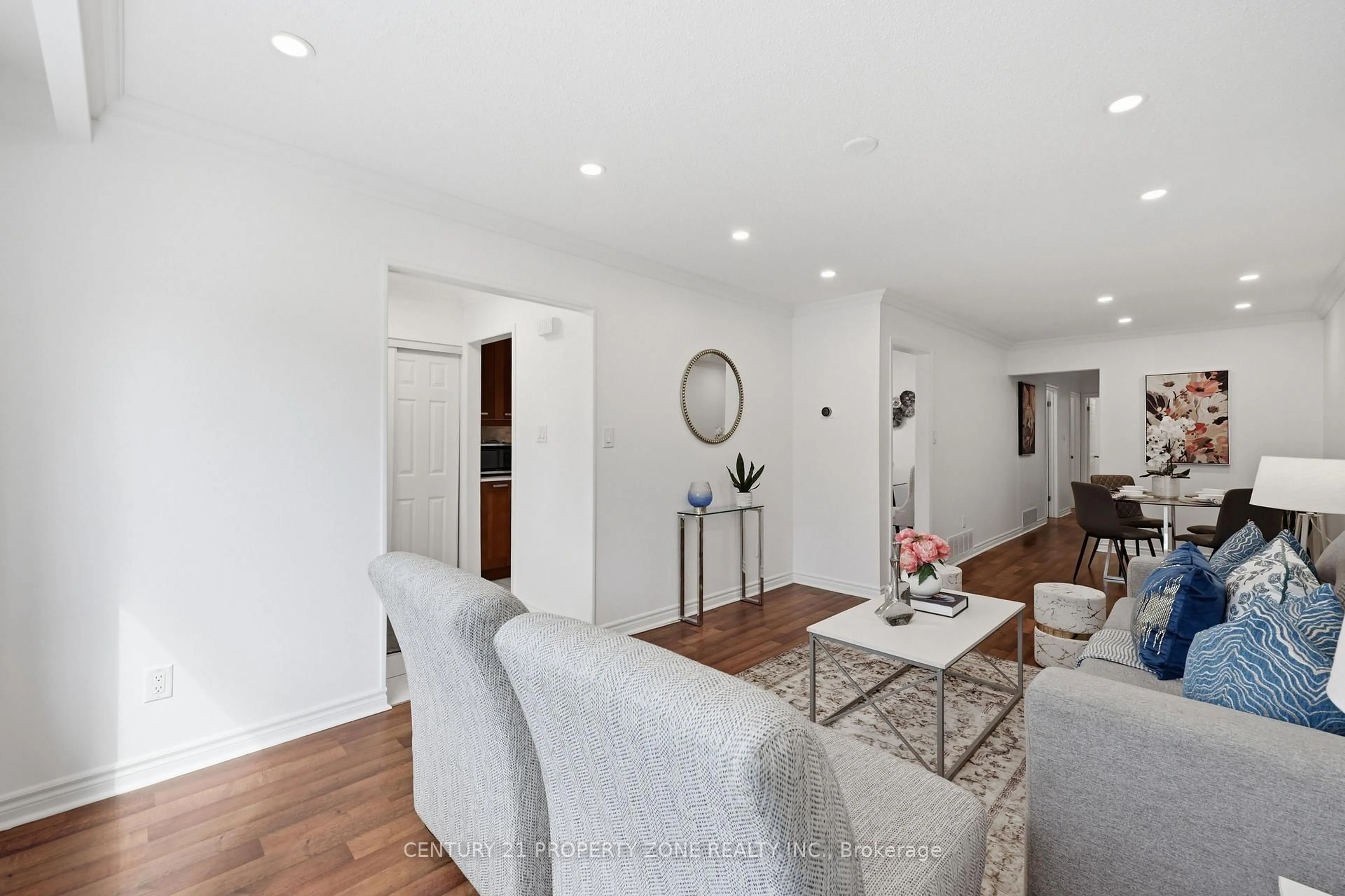 Living room with furniture, unknown for 2600 Lundene Rd, Mississauga Ontario L5J 1P8