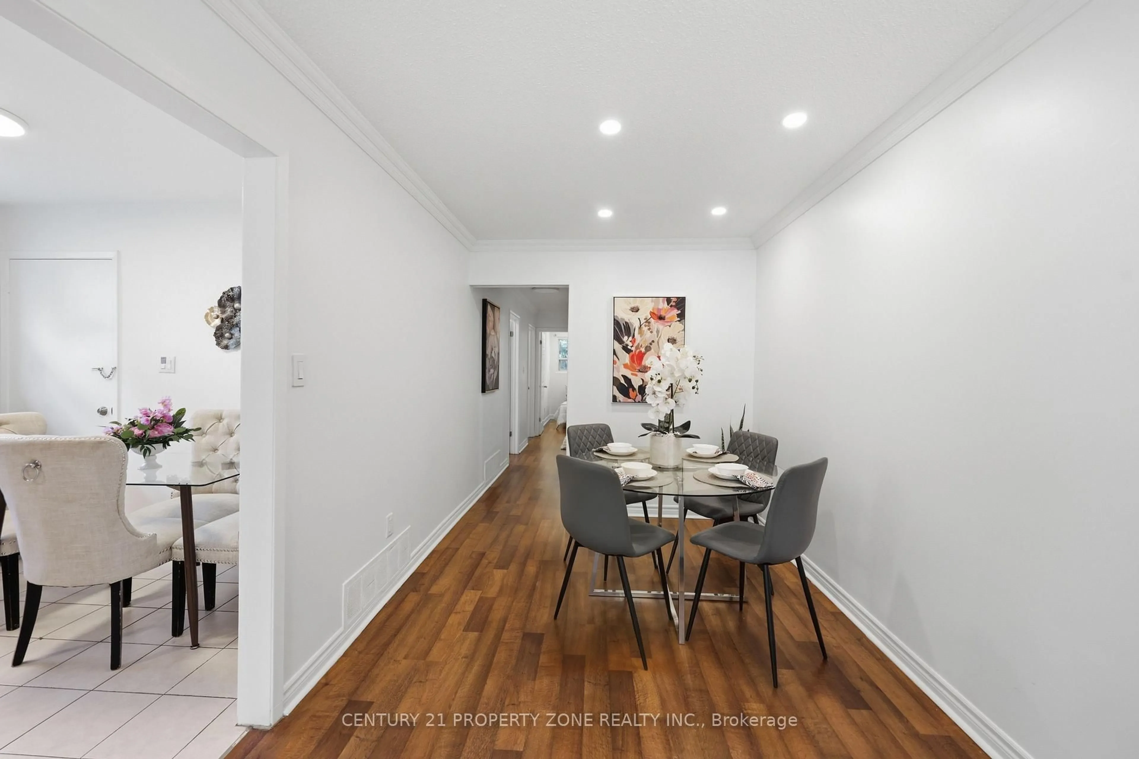 Dining room, wood/laminate floor for 2600 Lundene Rd, Mississauga Ontario L5J 1P8