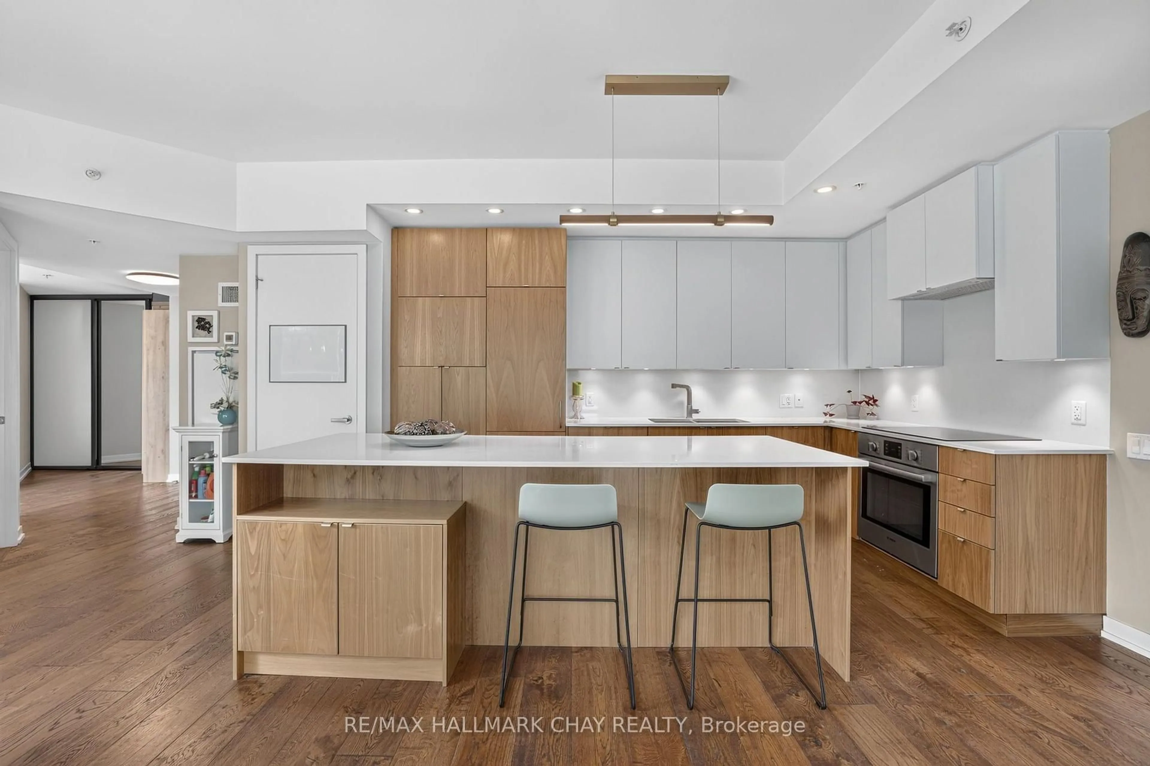 Contemporary kitchen, unknown for 38 Howard Park Ave #523, Toronto Ontario M6R 0A7