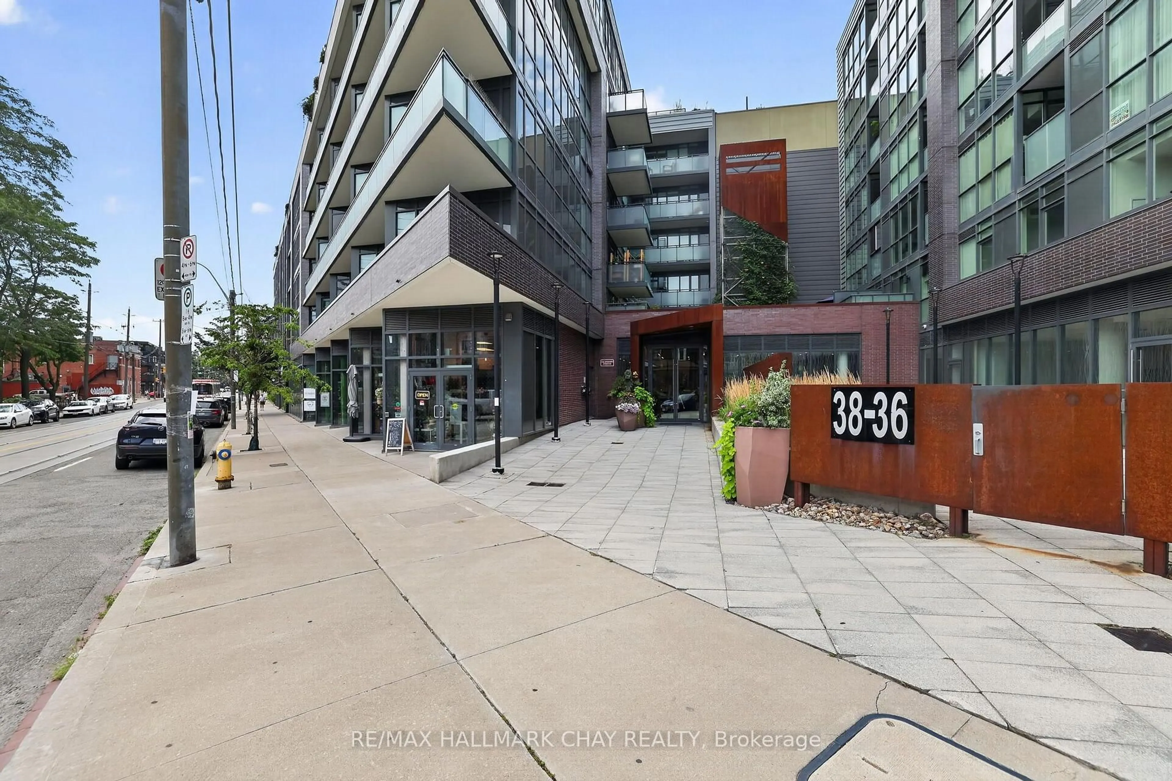 Patio, street for 38 Howard Park Ave #523, Toronto Ontario M6R 0A7