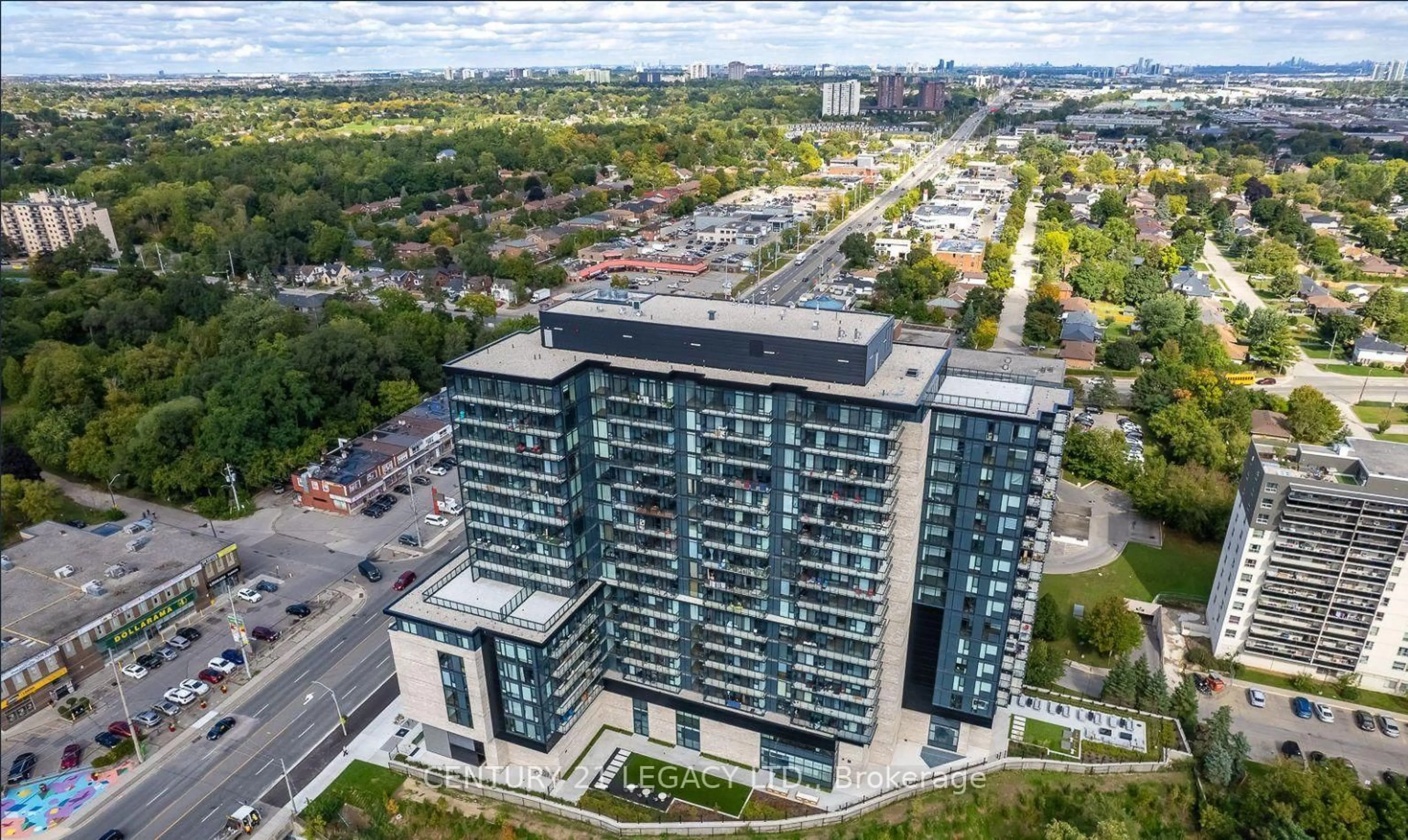 A pic from outside/outdoor area/front of a property/back of a property/a pic from drone, city buildings view from balcony for 86 Dundas St #821, Mississauga Ontario L5A 1W4