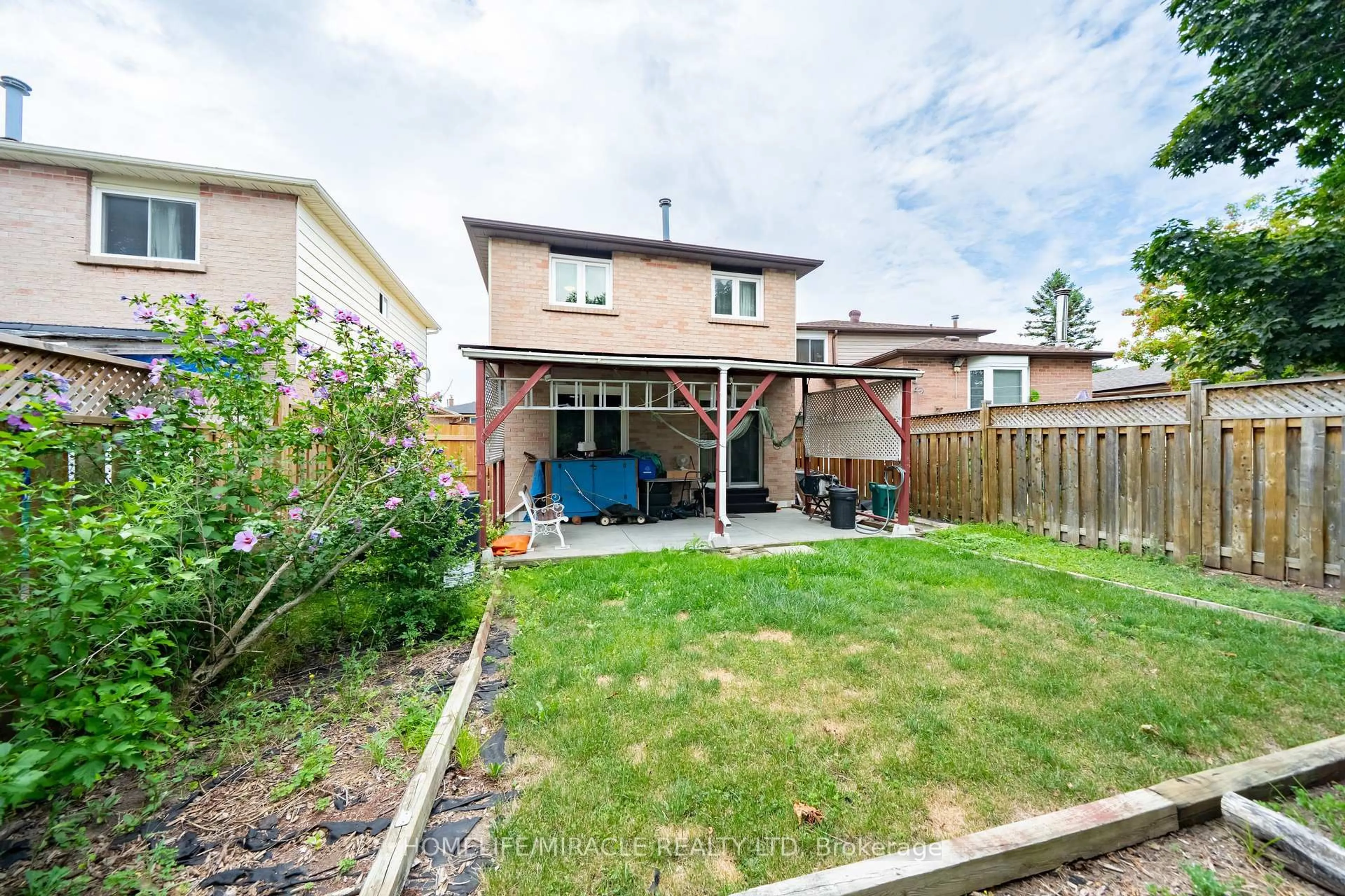 Patio, street for 59 Martindale Cres, Brampton Ontario L6X 2V7