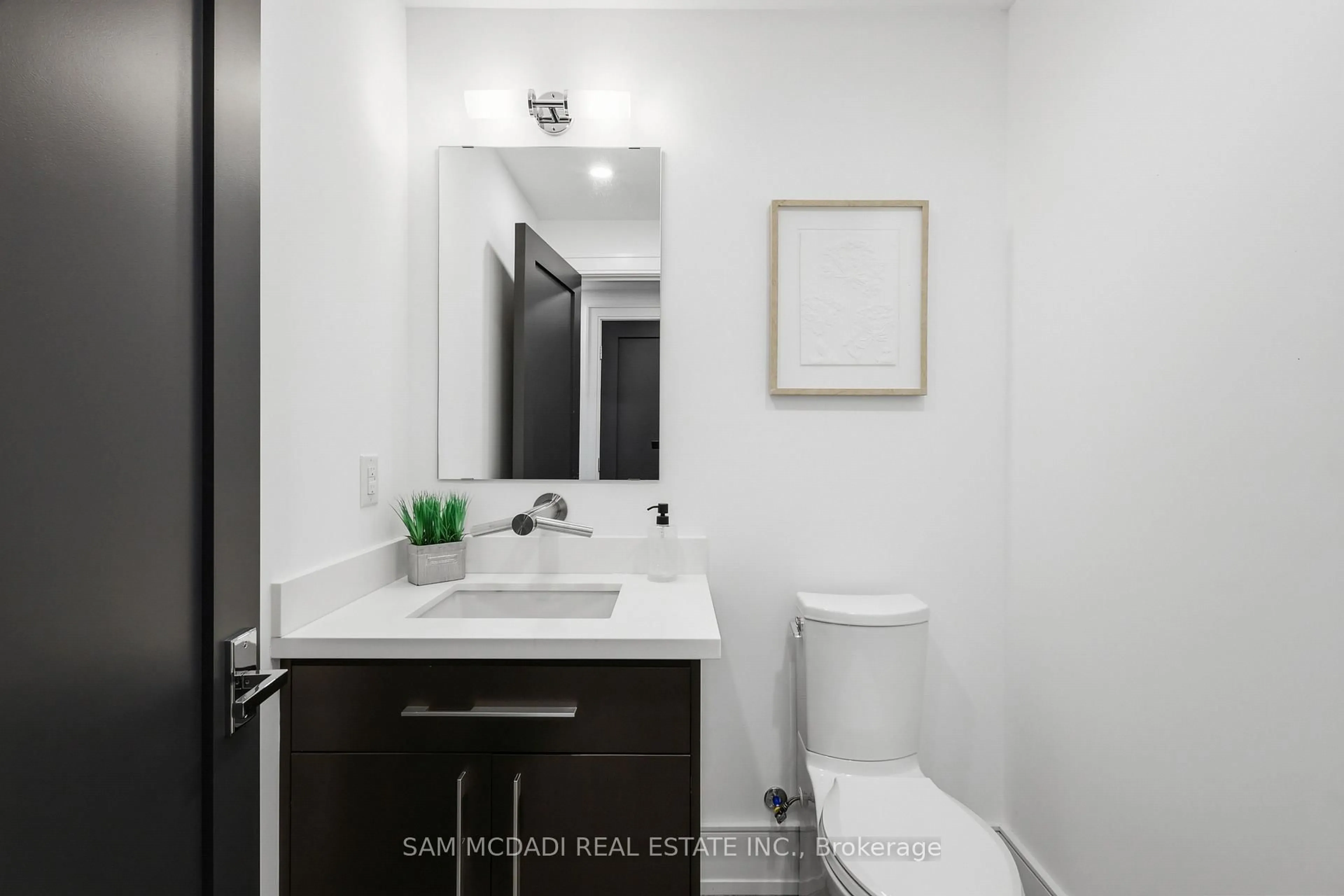 Standard bathroom, ceramic/tile floor for 2060 Lakeshore Rd #308, Burlington Ontario L7R 0G2