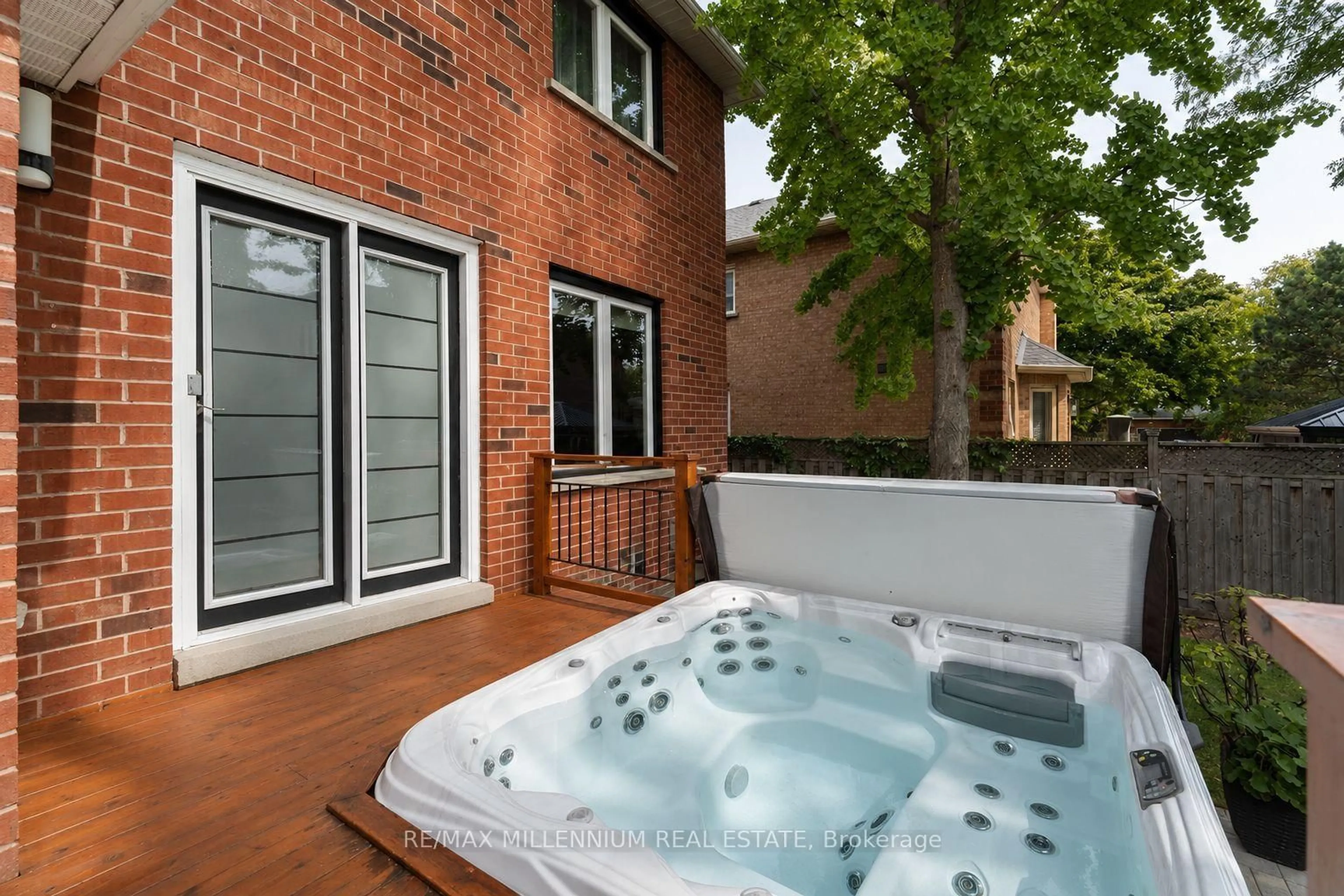 Patio, street for 2776 Rosewood Lane, Oakville Ontario L6J 7M4