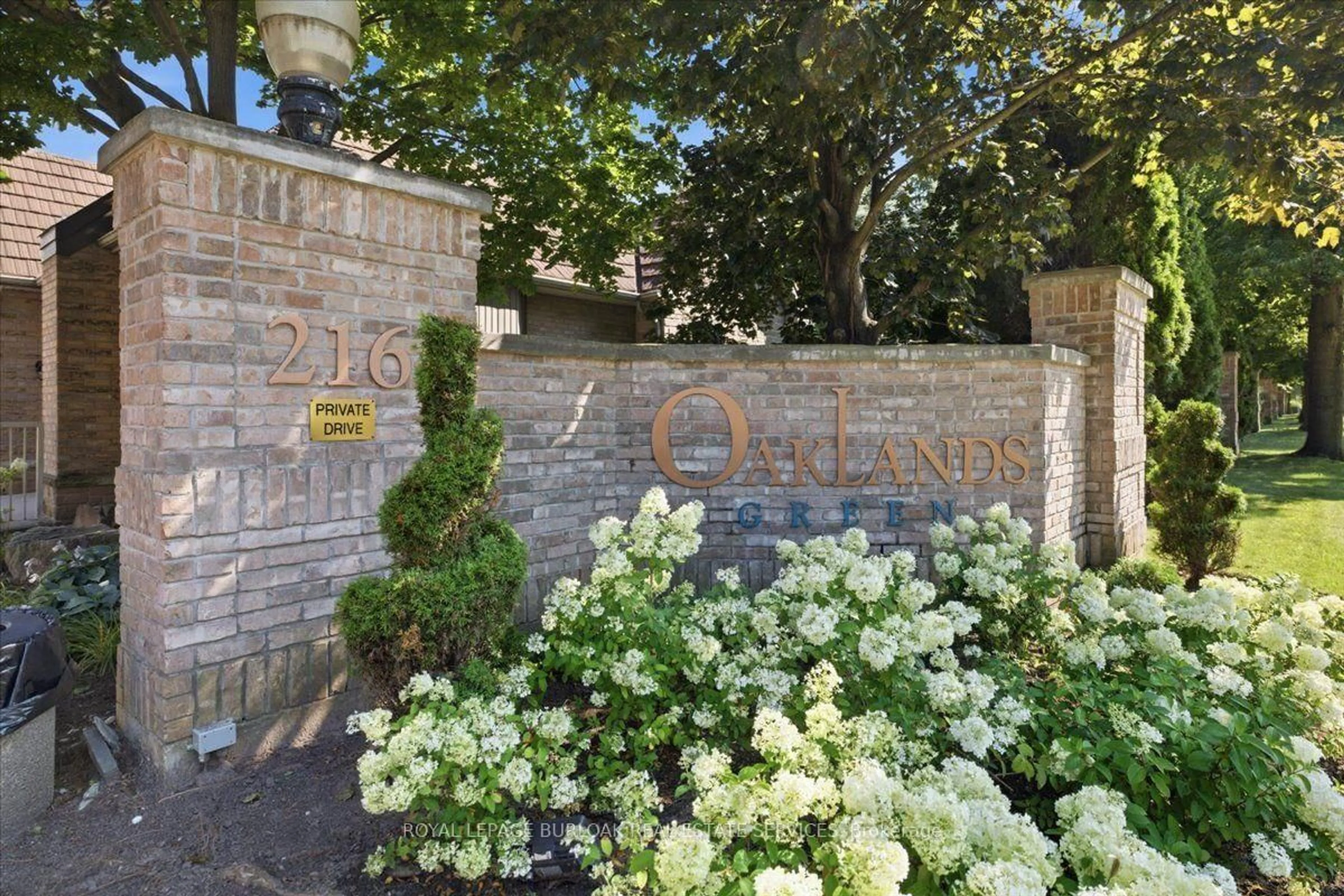 Indoor foyer for 216 Plains Rd #E305, Burlington Ontario L7T 4K8