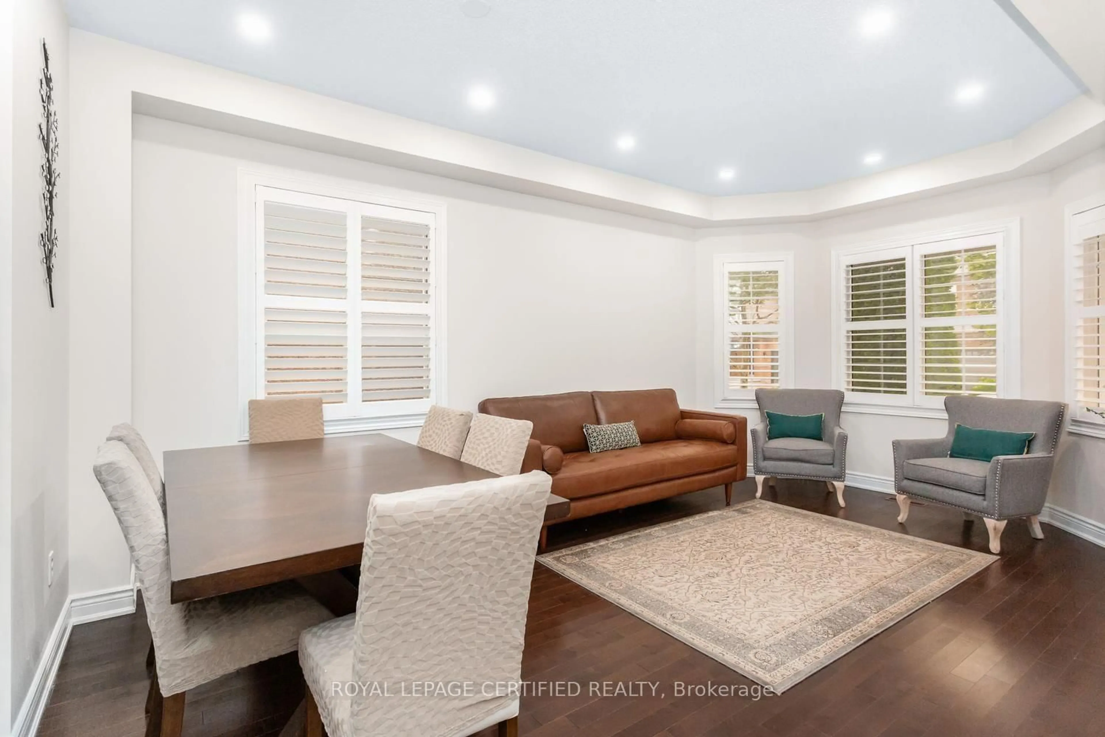 Living room with furniture, wood/laminate floor for 5902 Agean Dr, Mississauga Ontario L5M 6R6