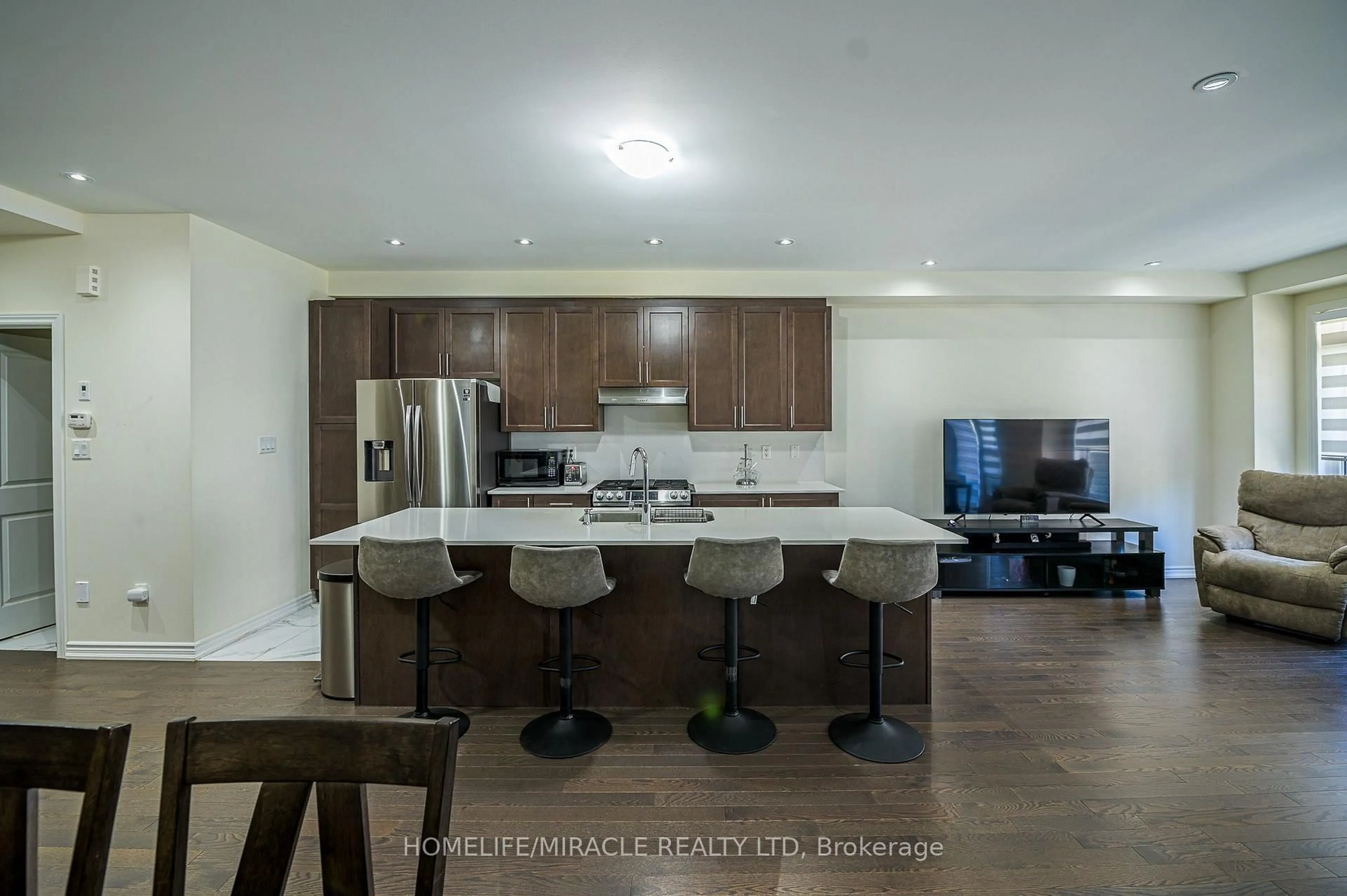 Open concept kitchen, unknown for 23 Arrowview Dr, Brampton Ontario L7A 5H6