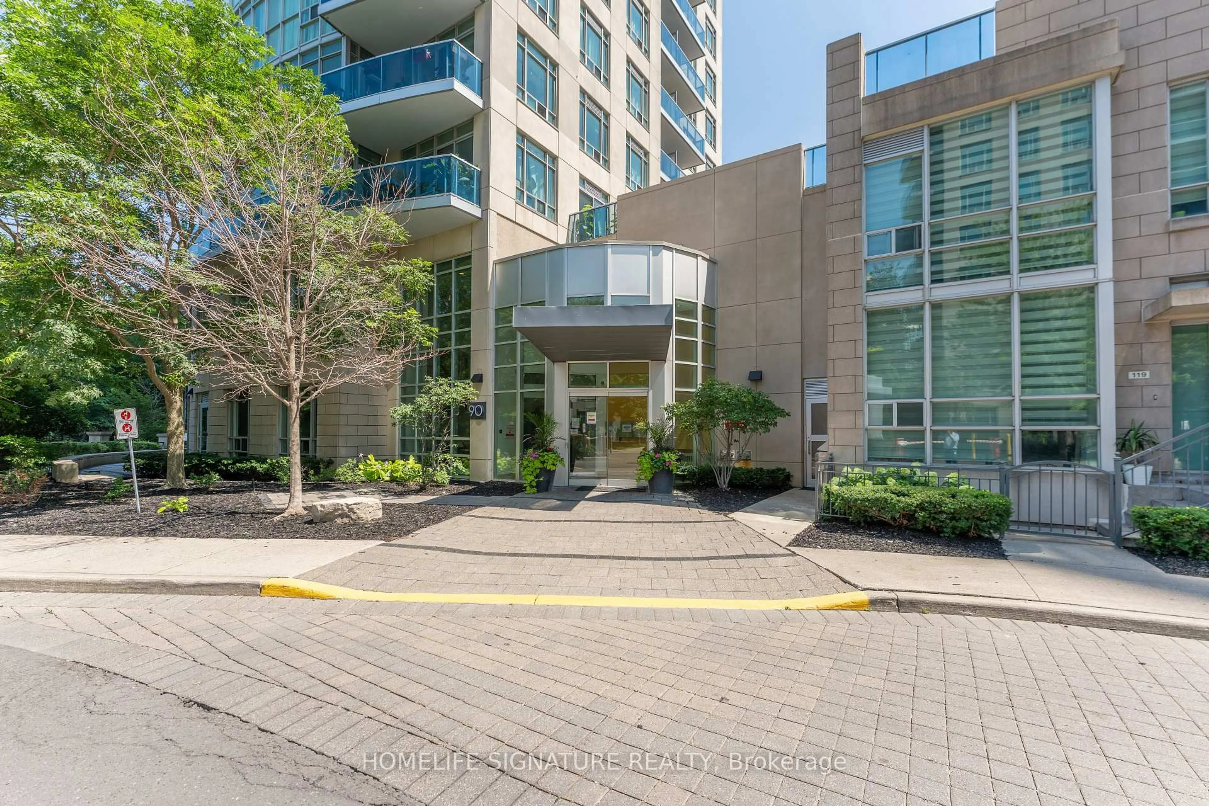 Indoor foyer for 90 Absolute Ave #307, Mississauga Ontario L4Z 0A3