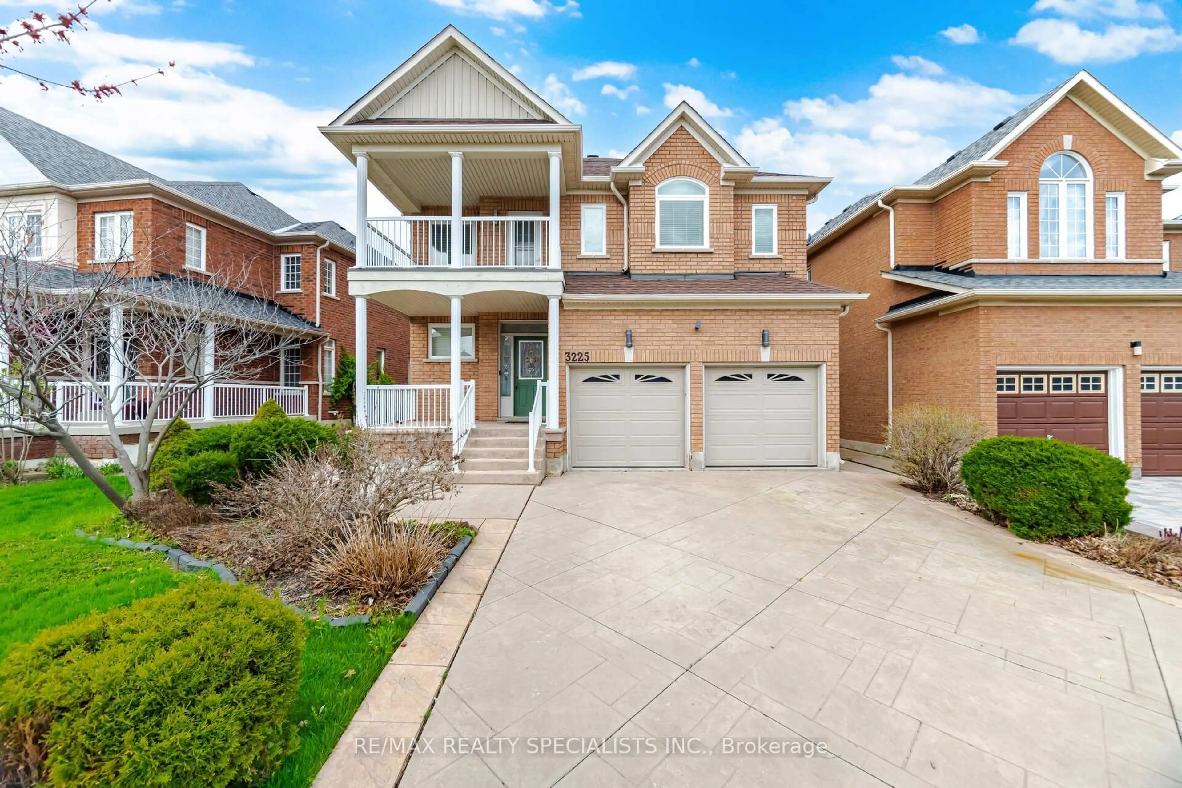 Home with brick exterior material, street for 3225 Escada Dr, Mississauga Ontario L5M 7V6