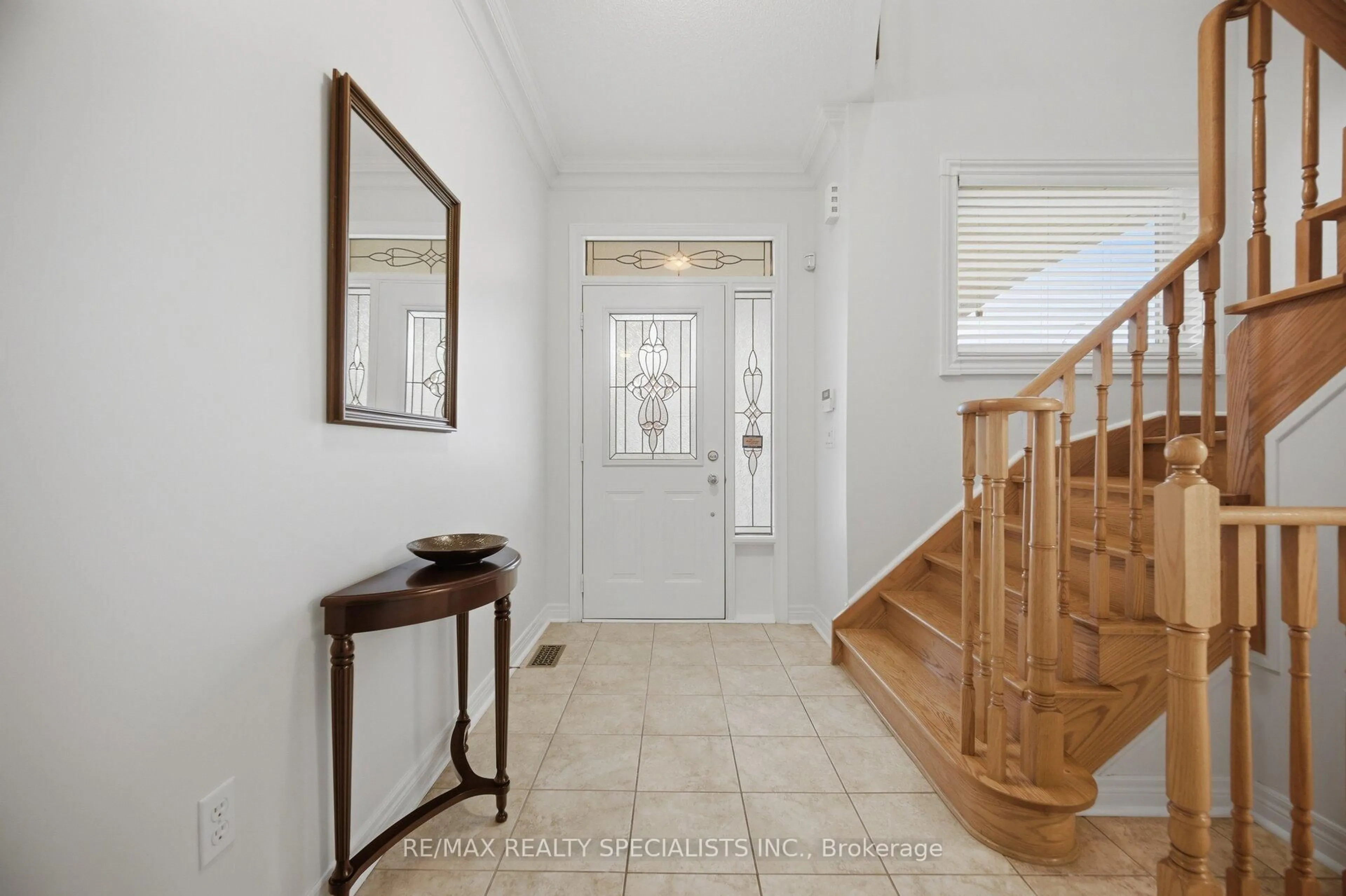 Indoor foyer for 3225 Escada Dr, Mississauga Ontario L5M 7V6