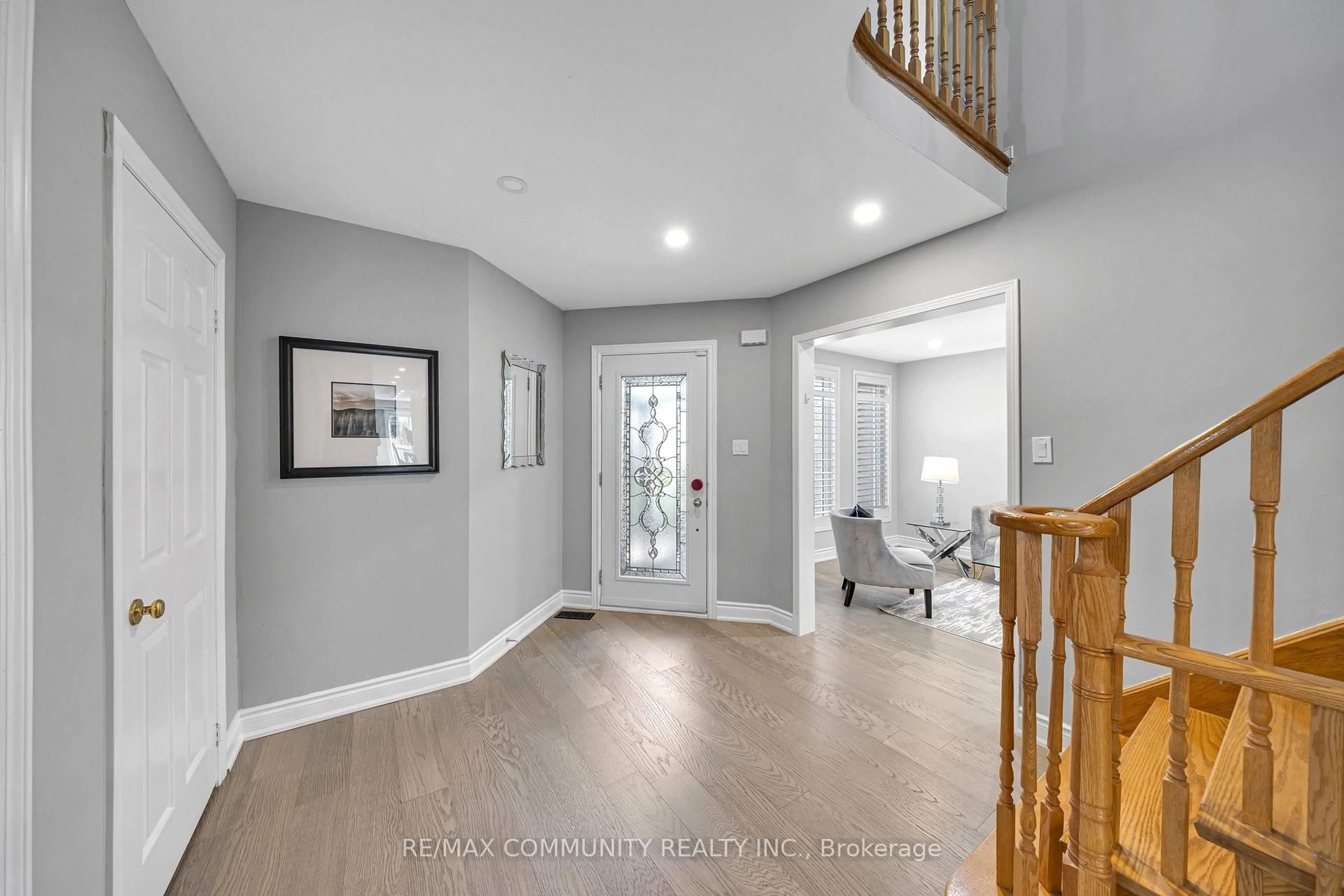 Indoor entryway for 5326 Segriff Dr, Mississauga Ontario L5V 1N9