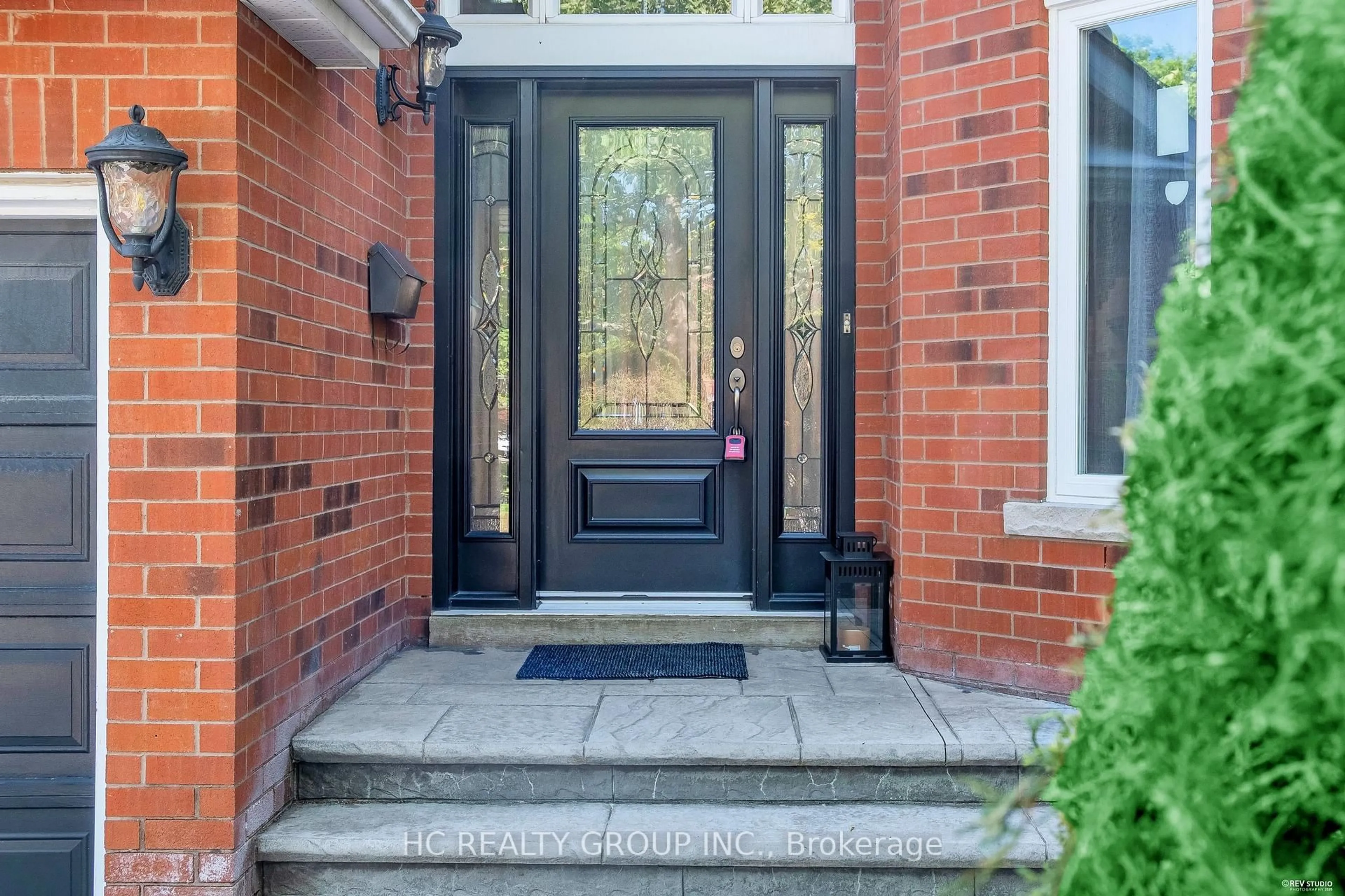 Indoor entryway for 298 Northwood Dr, Oakville Ontario L6M 1M7