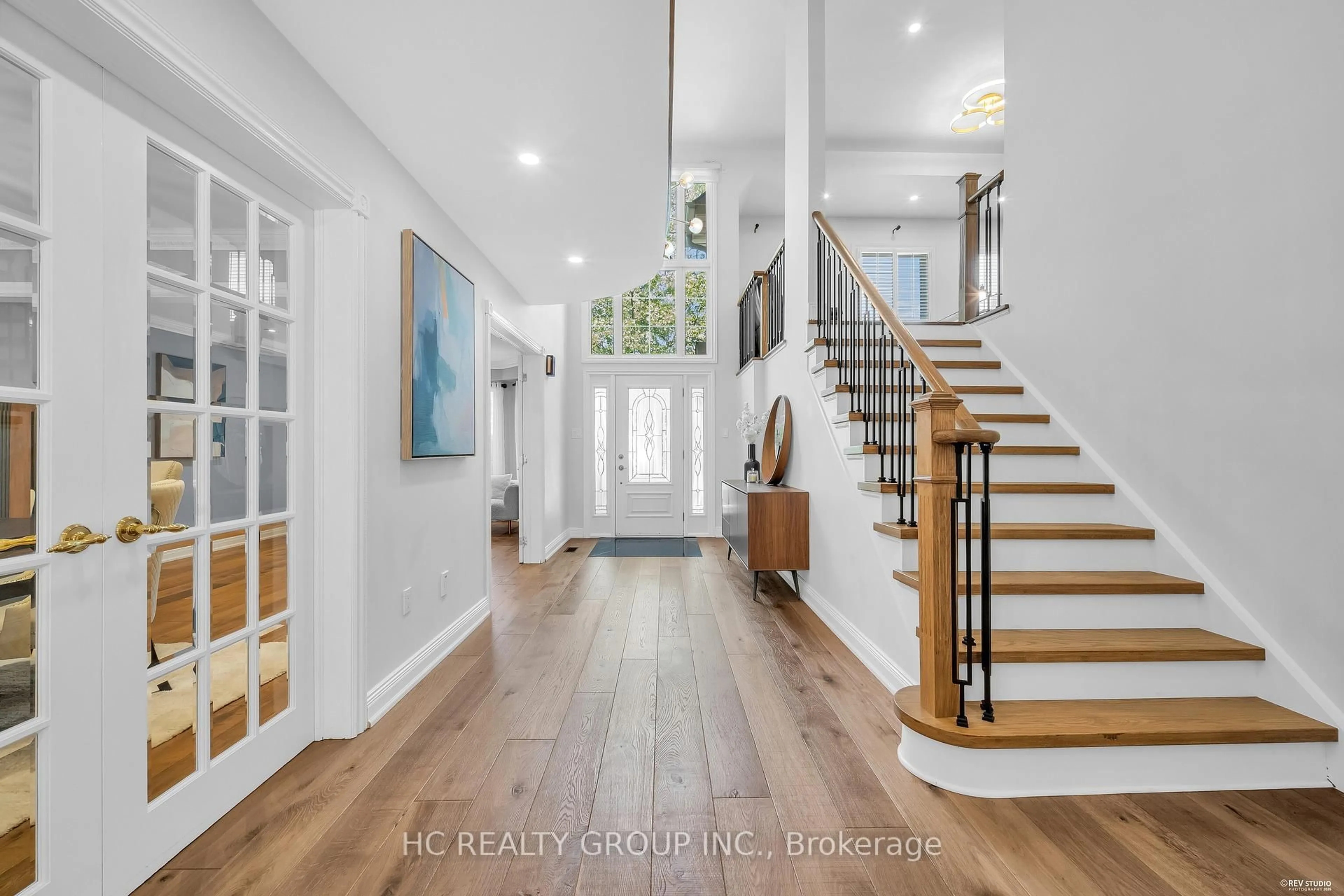 Indoor entryway for 298 Northwood Dr, Oakville Ontario L6M 1M7
