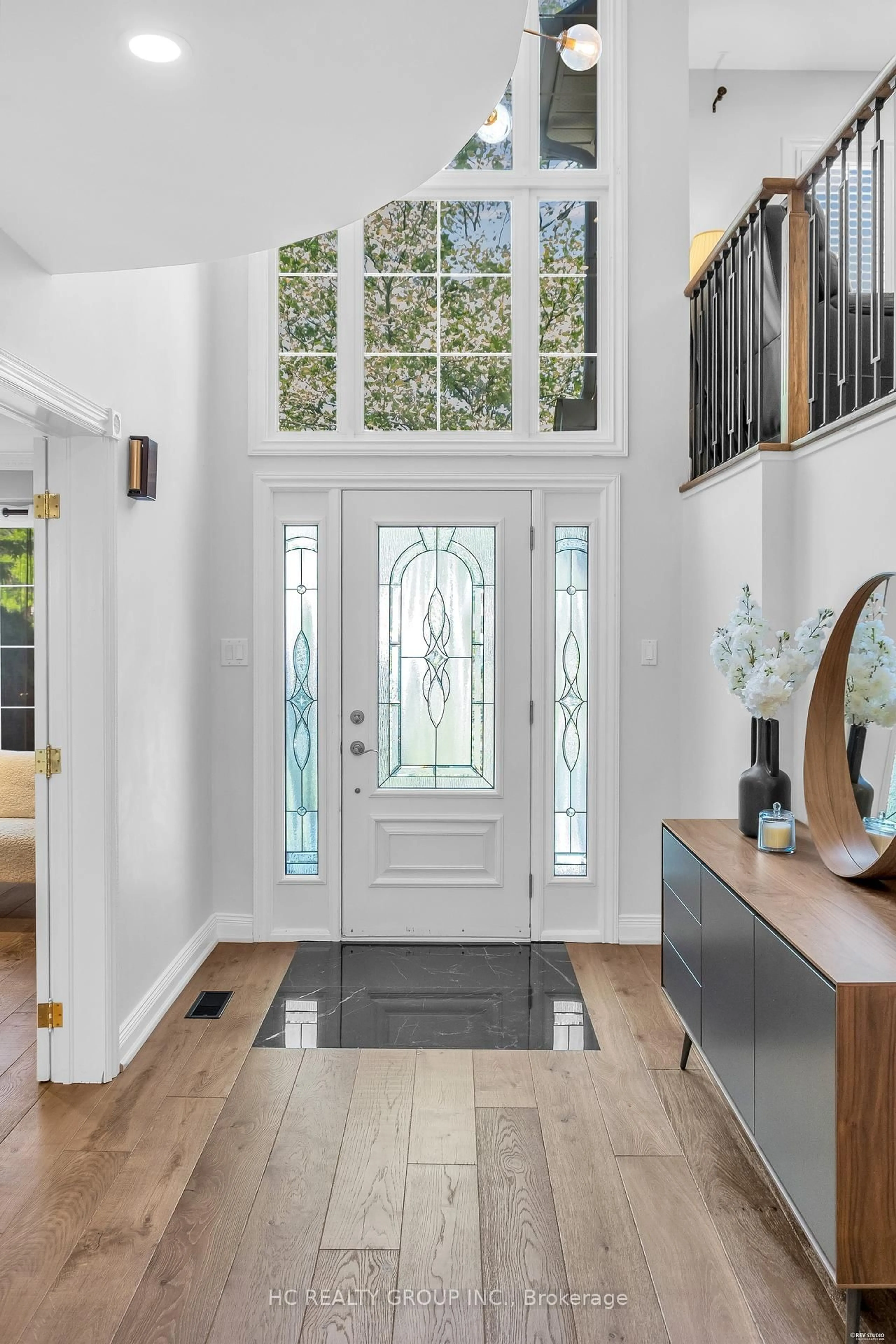Indoor entryway for 298 Northwood Dr, Oakville Ontario L6M 1M7
