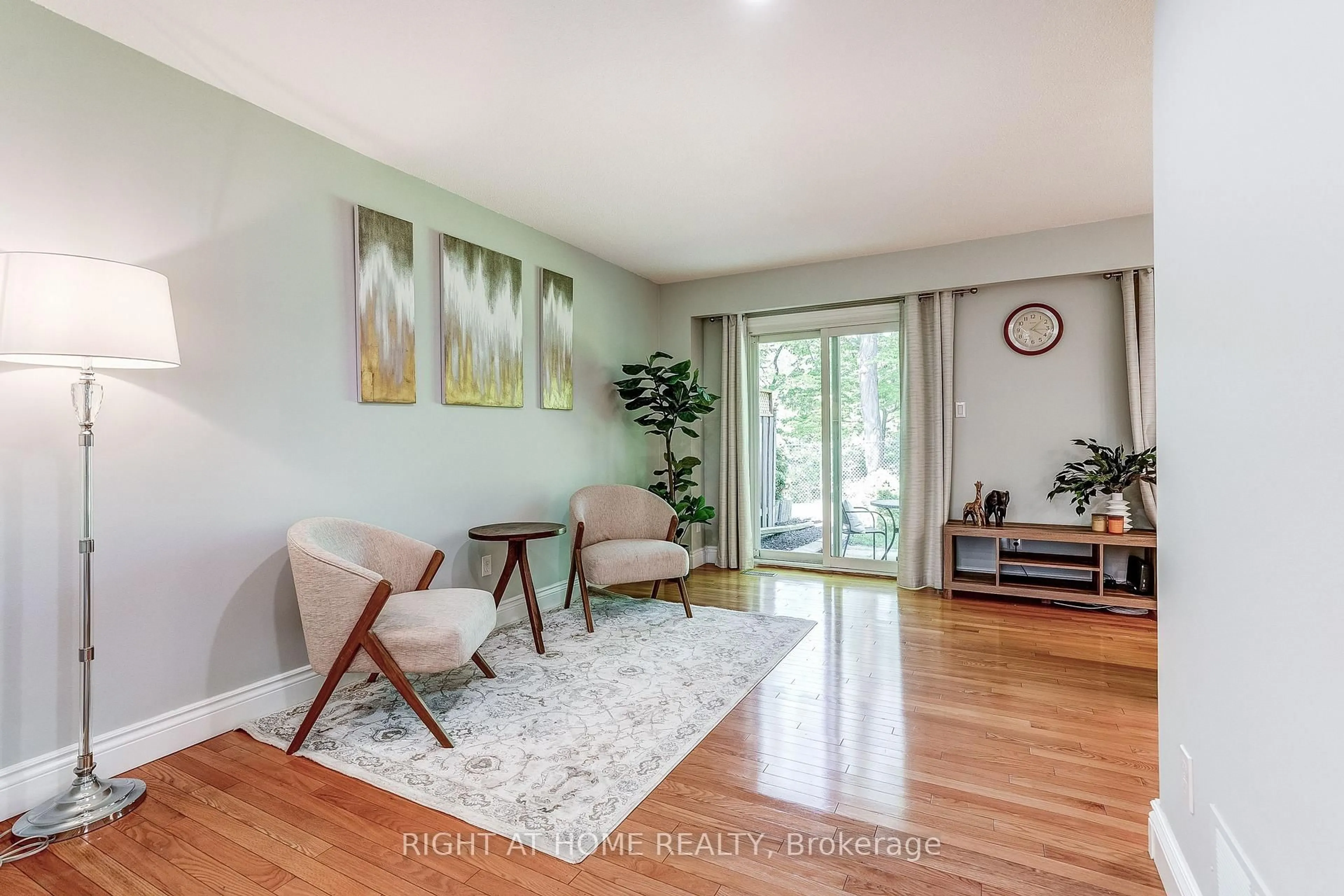 Indoor entryway for 2120 Rathburn Rd #55, Mississauga Ontario L4W 2S8