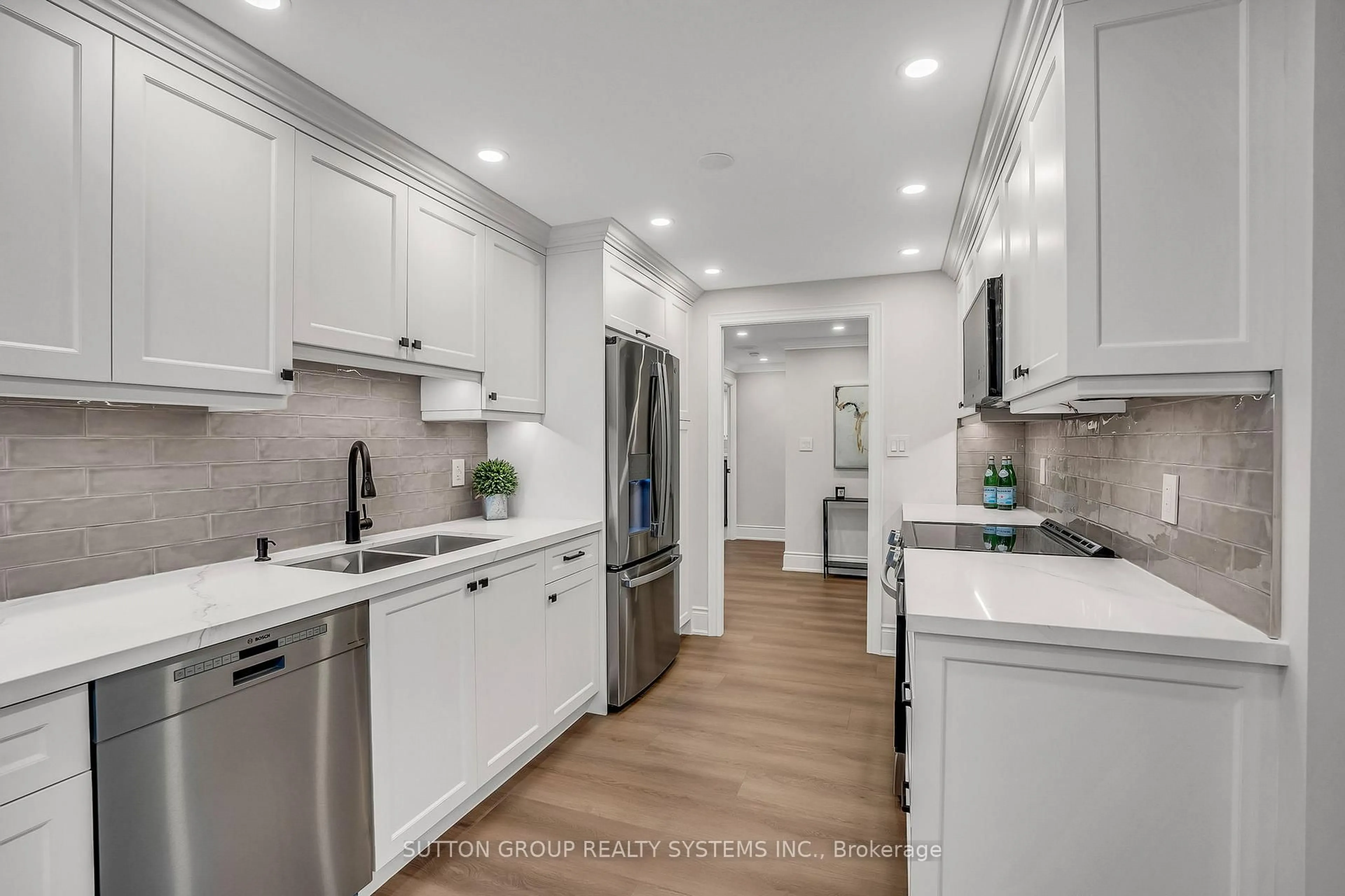 Open concept kitchen, ceramic/tile floor for 2180 Marine Dr #501, Oakville Ontario L6L 5V2