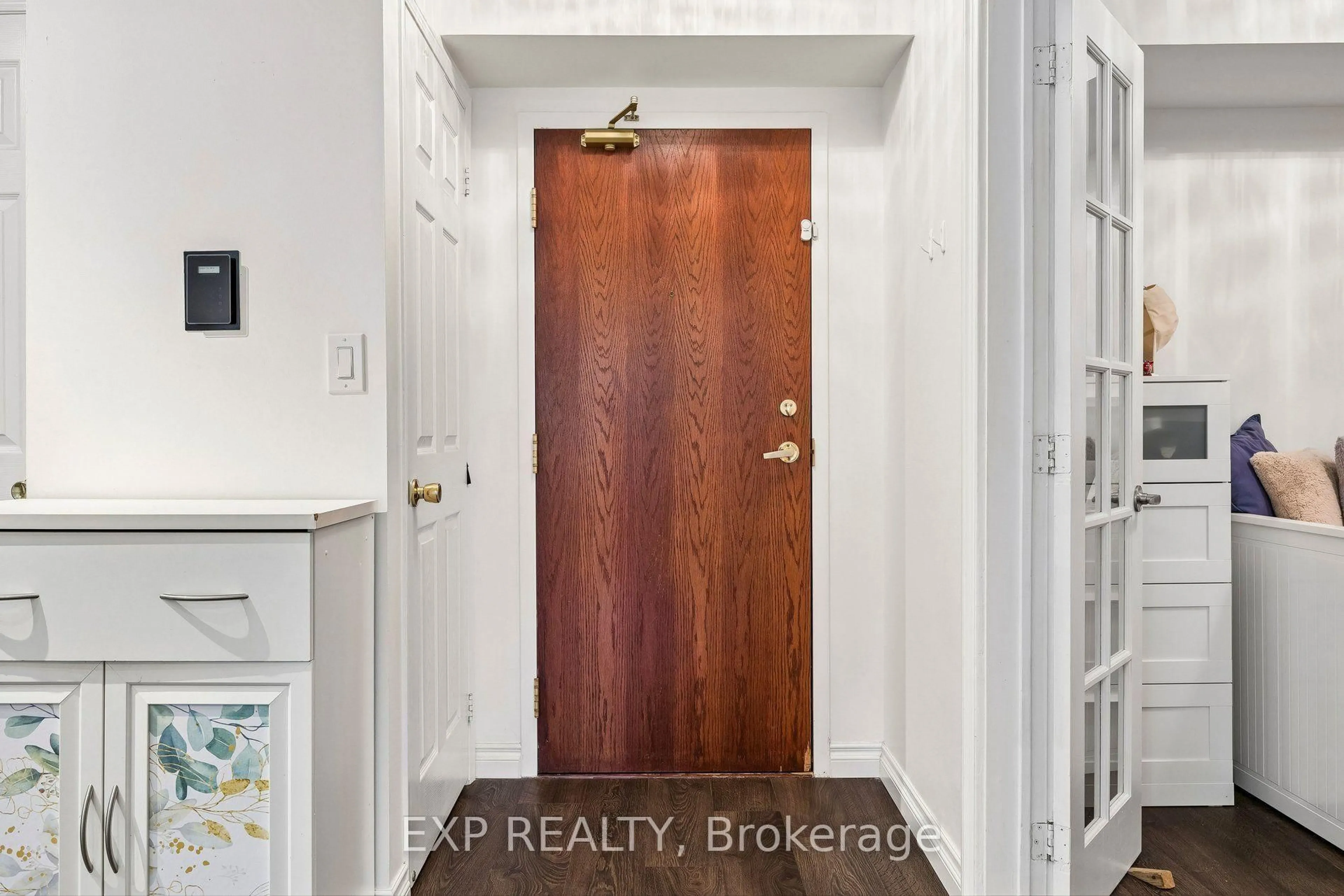 Indoor entryway for 190 Manitoba St #311, Toronto Ontario M8Y 3Y8