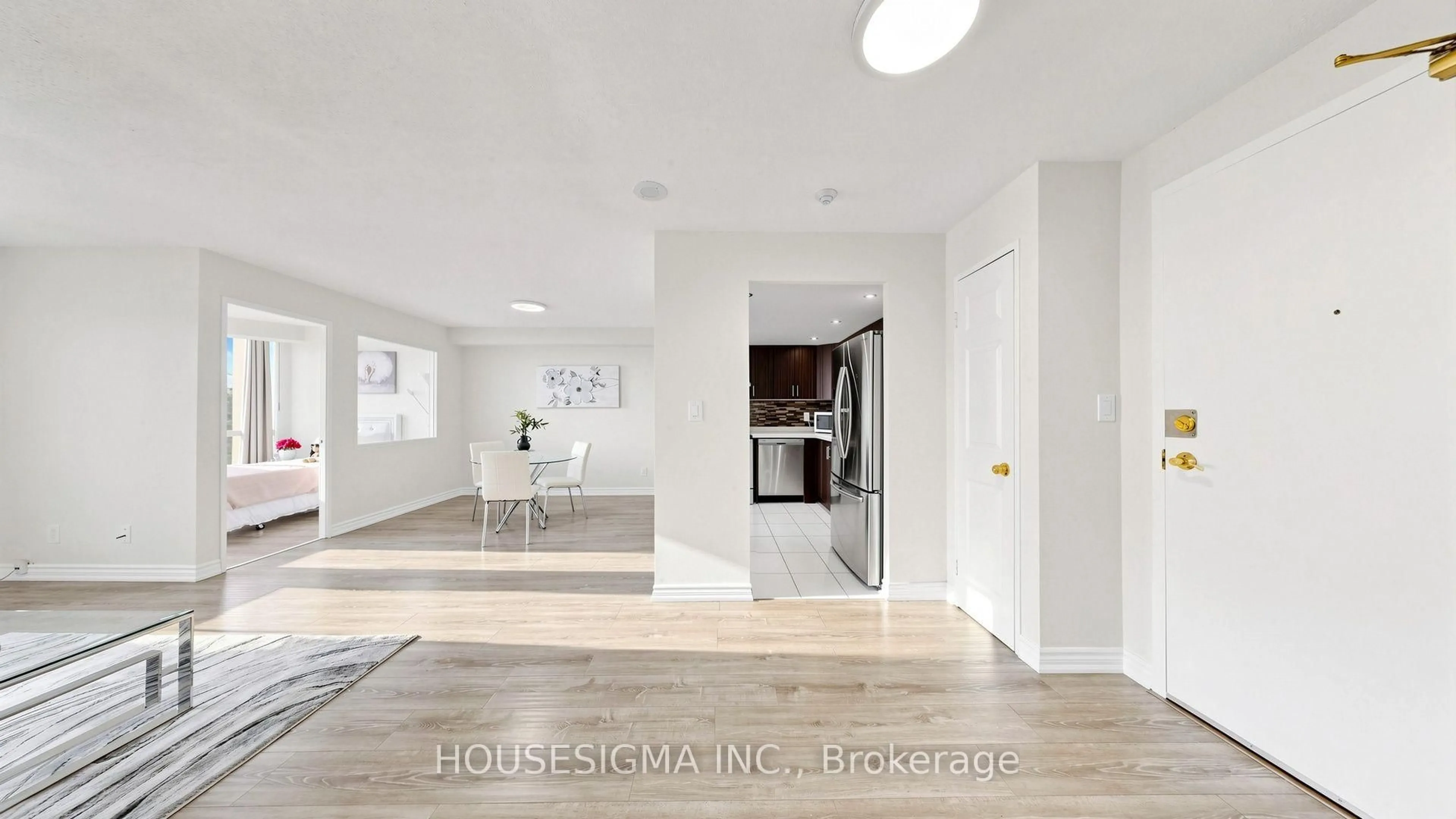 Indoor entryway for 155 Hillcrest Ave #1815, Mississauga Ontario L5B 3Z2