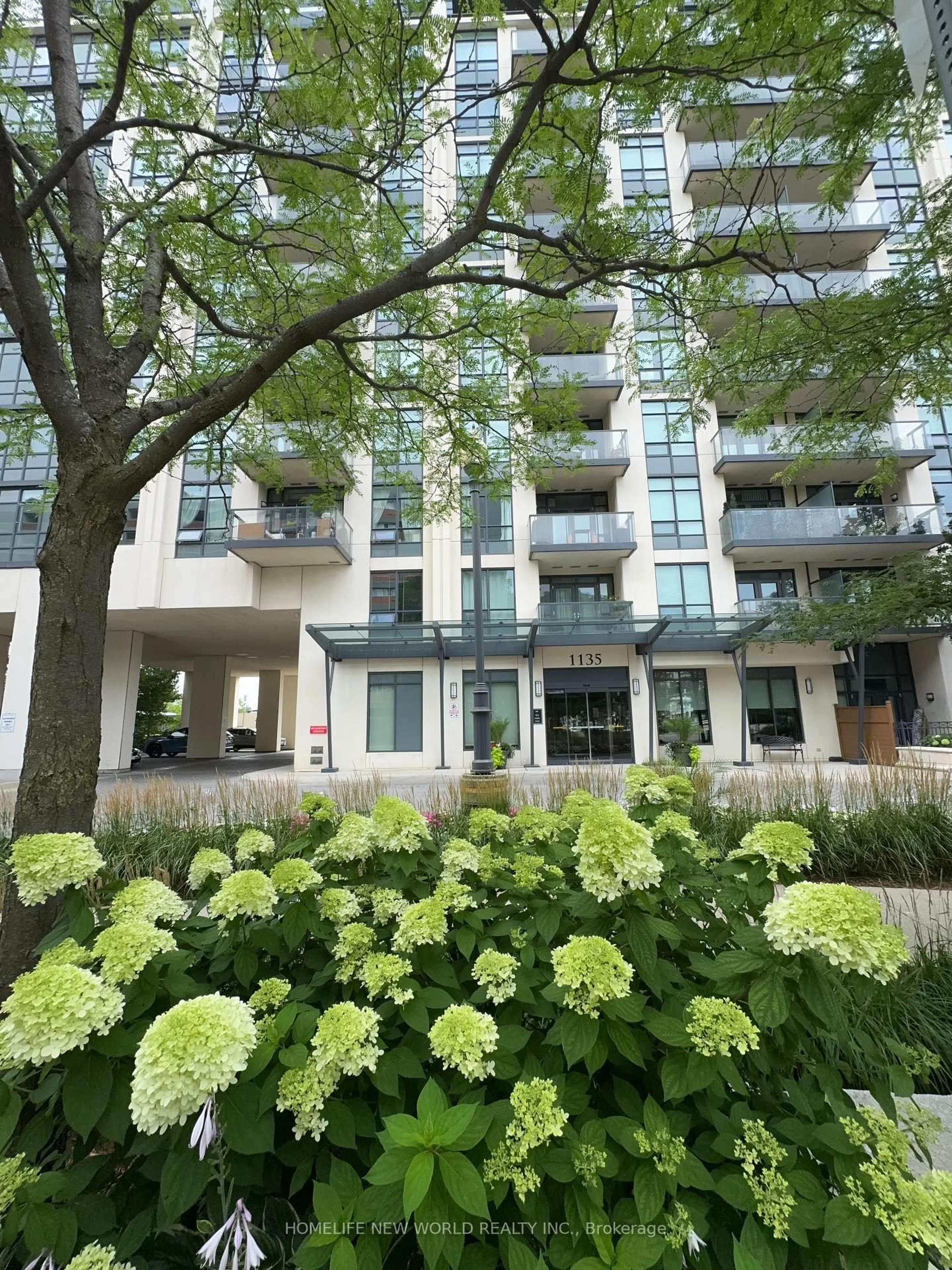 Patio, street for 1135 Royal York Rd #304, Toronto Ontario M9A 0C3