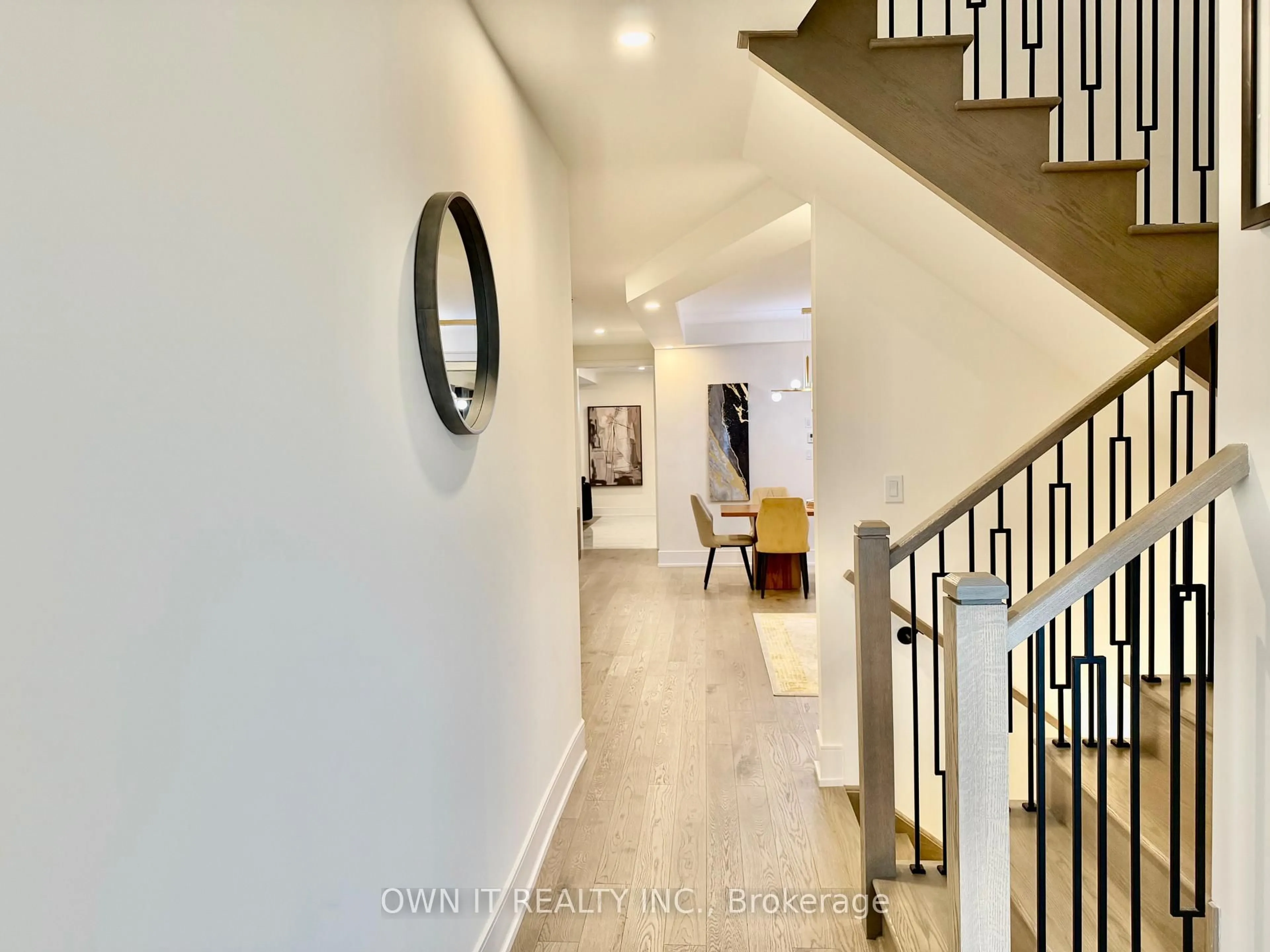 Indoor foyer for 33 Lost Canyon Way, Brampton Ontario L6X 3A6