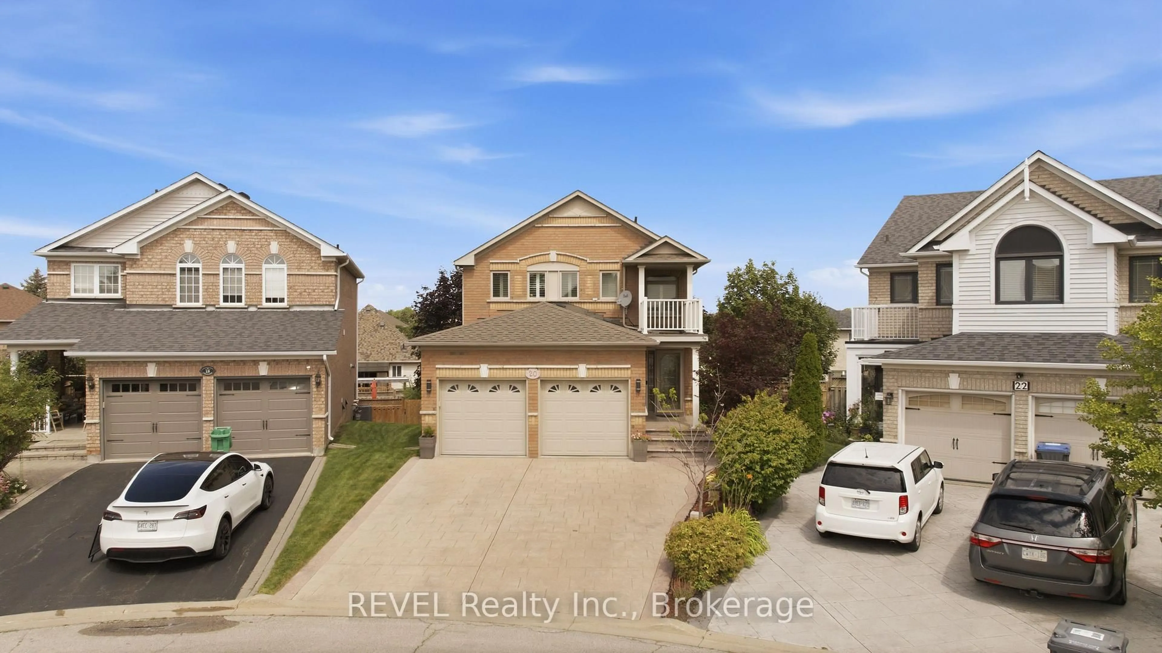 A pic from outside/outdoor area/front of a property/back of a property/a pic from drone, water/lake/river/ocean view for 20 Hayloft Crt, Brampton Ontario L6X 4R7