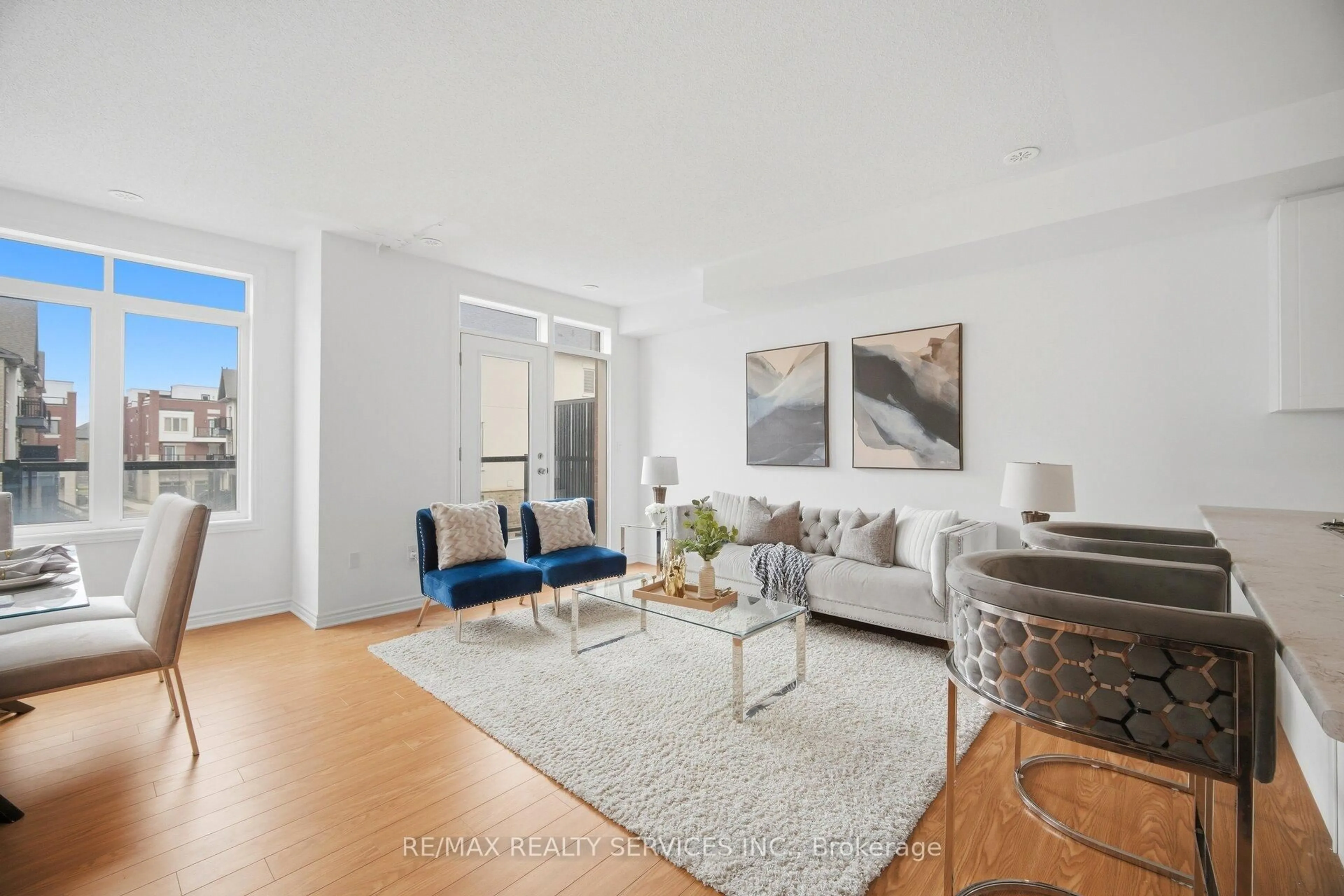 Living room with furniture, unknown for 19 Tiveron Ave, Caledon Ontario L7C 4L4