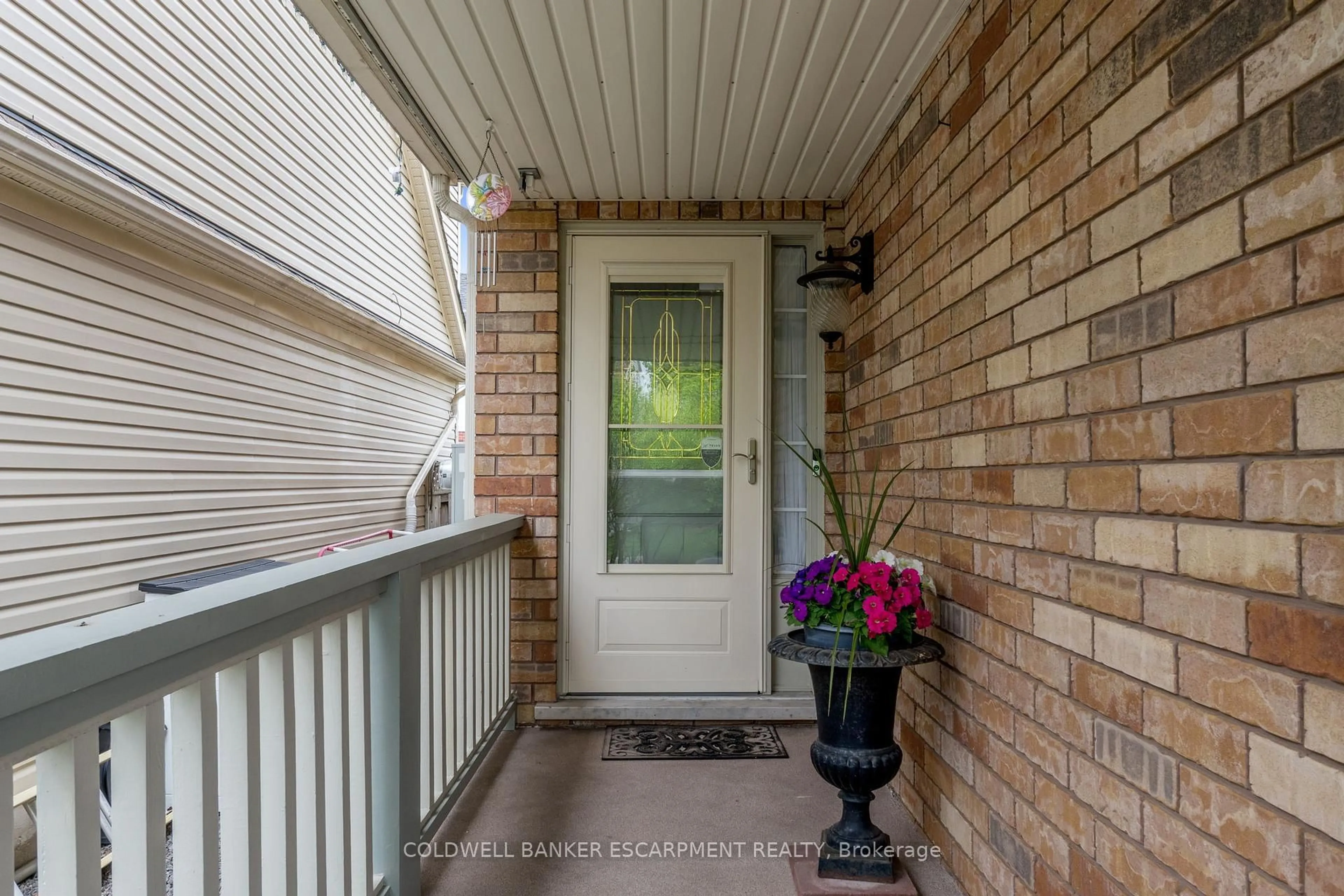 Indoor entryway for 593 Caverhill Cres, Milton Ontario L9T 5K1