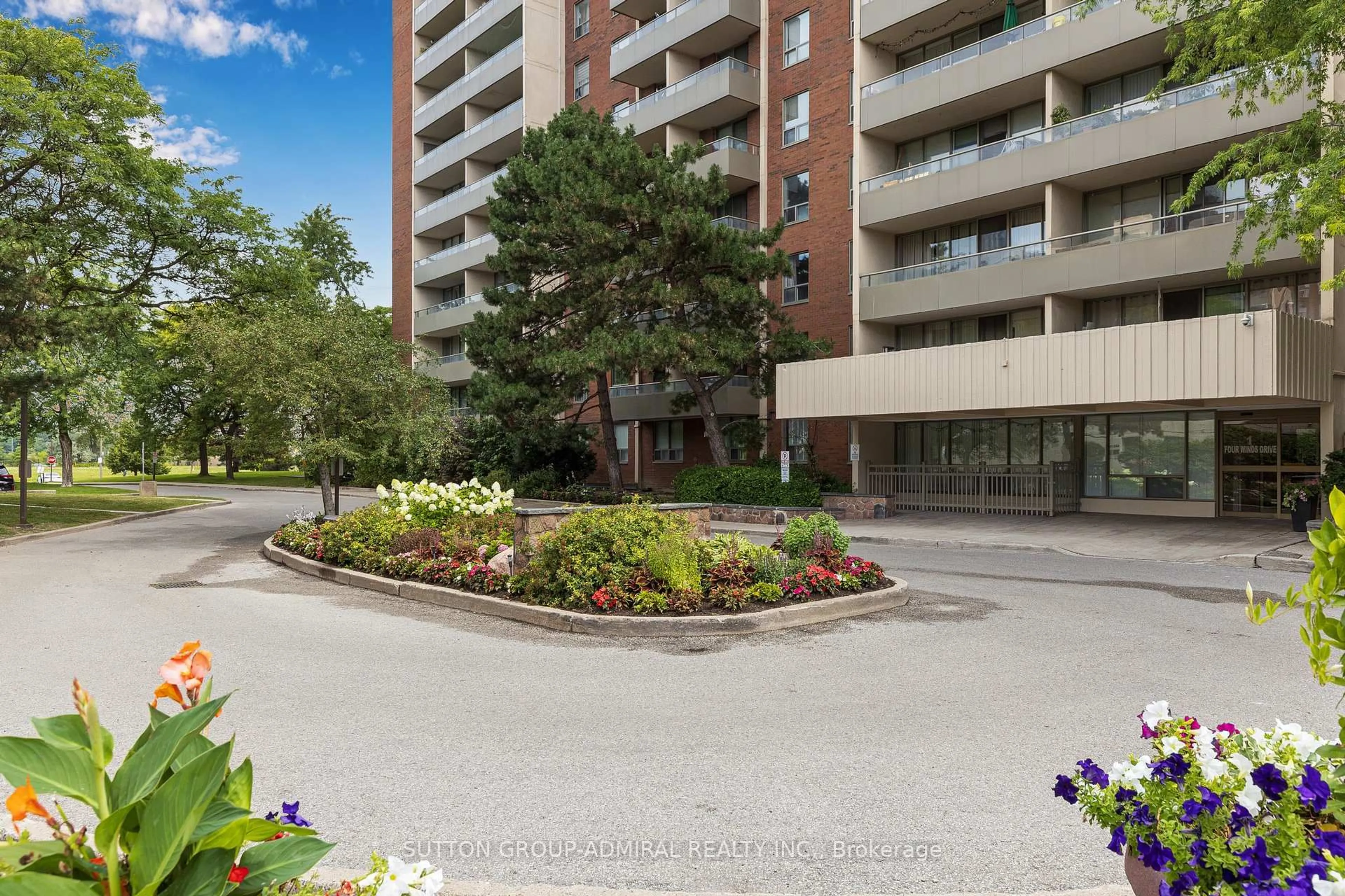 Patio, unknown for 1 Four Winds Dr #513, Toronto Ontario M3J 2T1